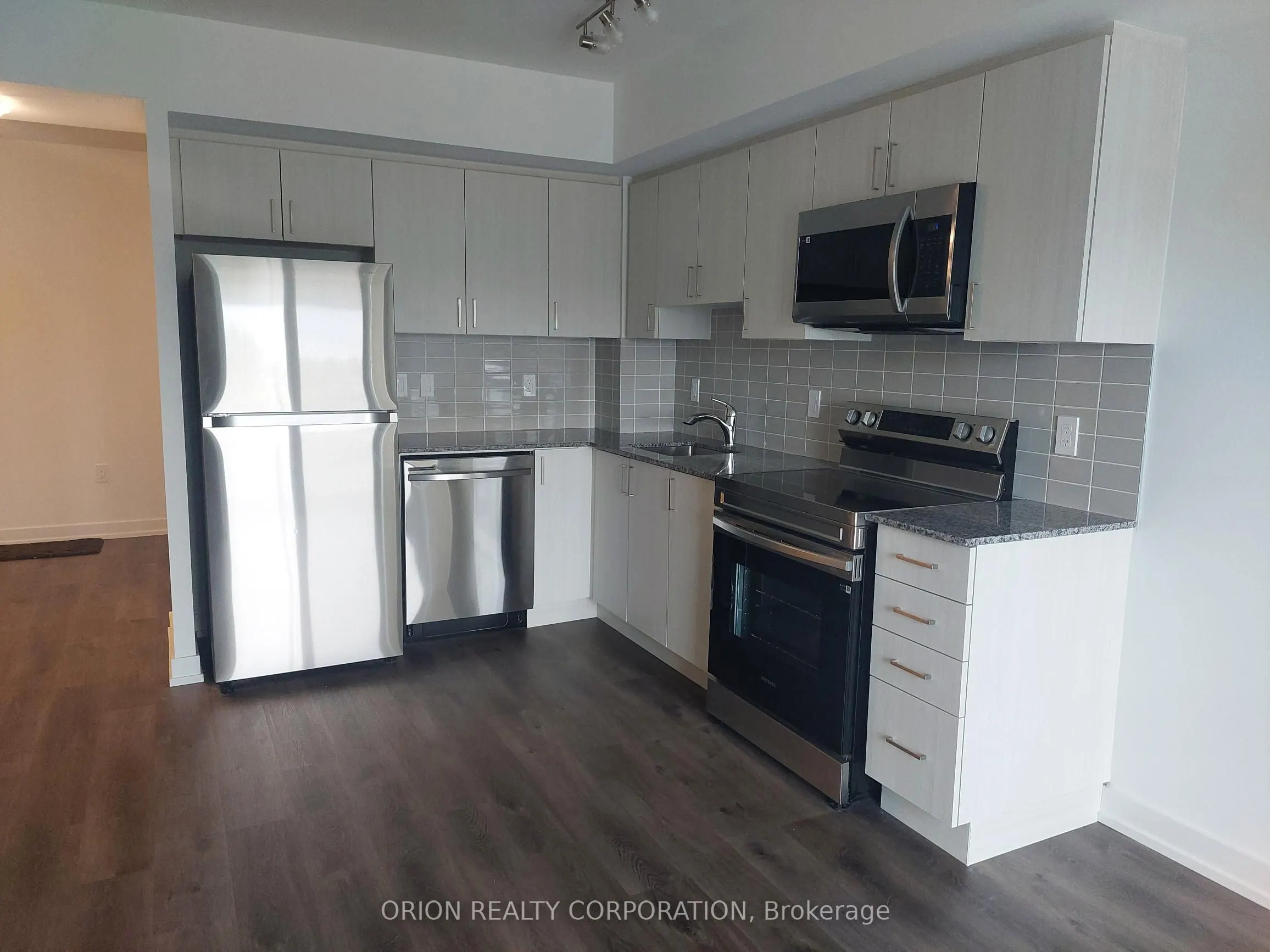556 Marlee Avenue, #419