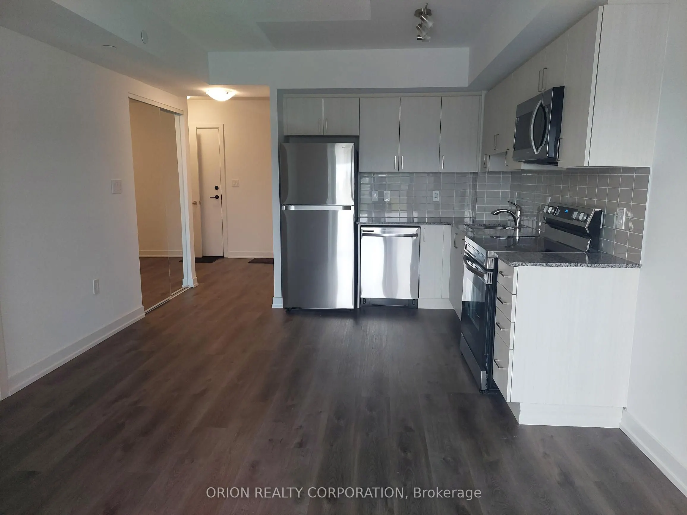 556 Marlee Avenue, #419
