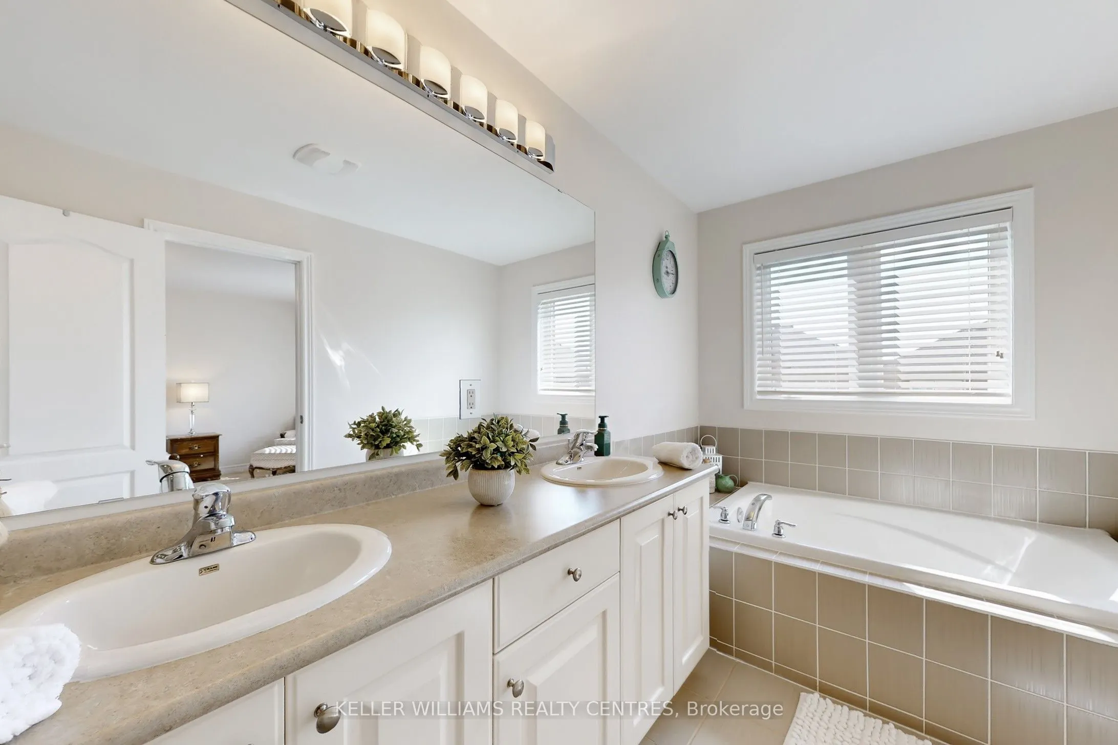 19 Diamond Leaf Lane