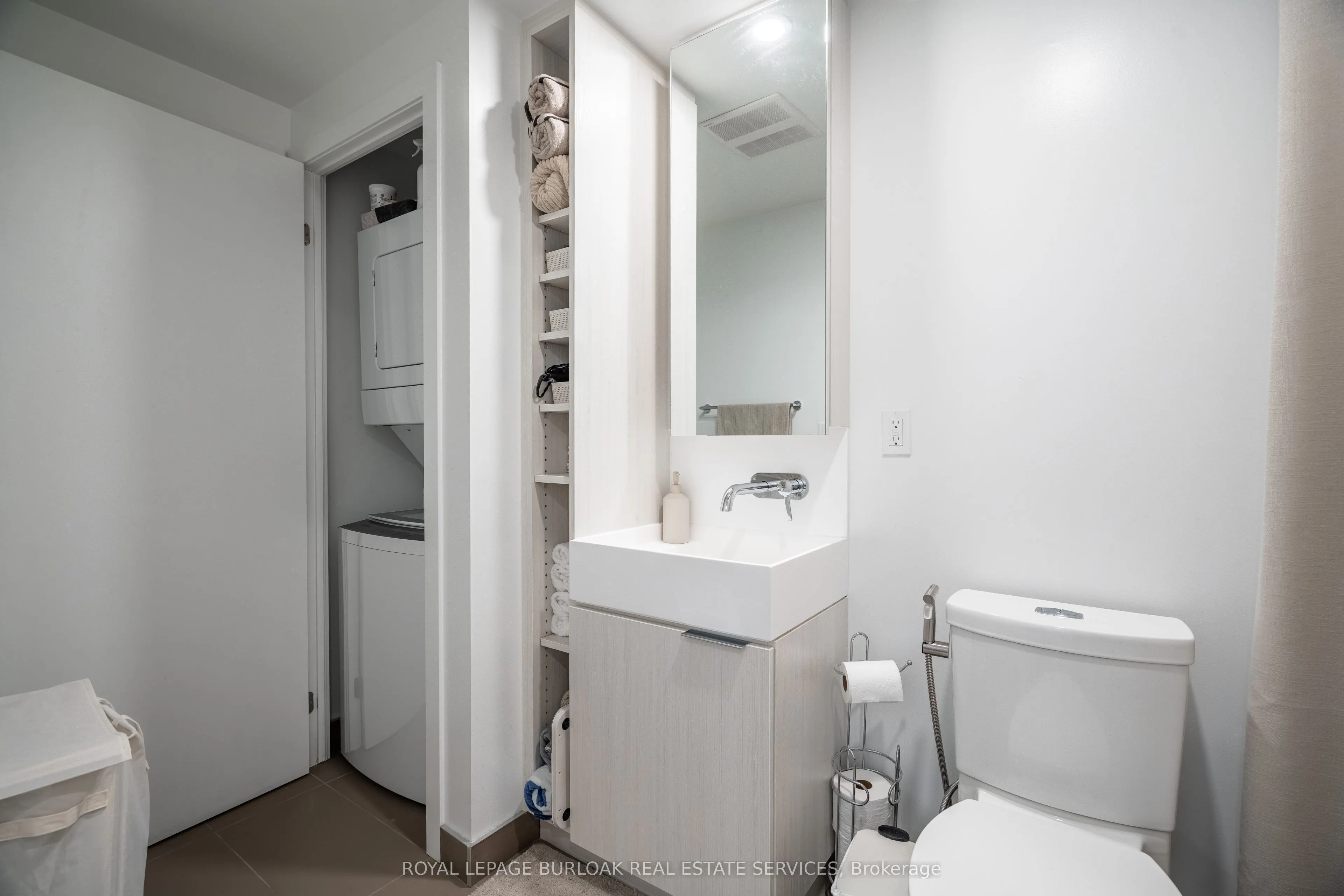 370 Martha Street, #908