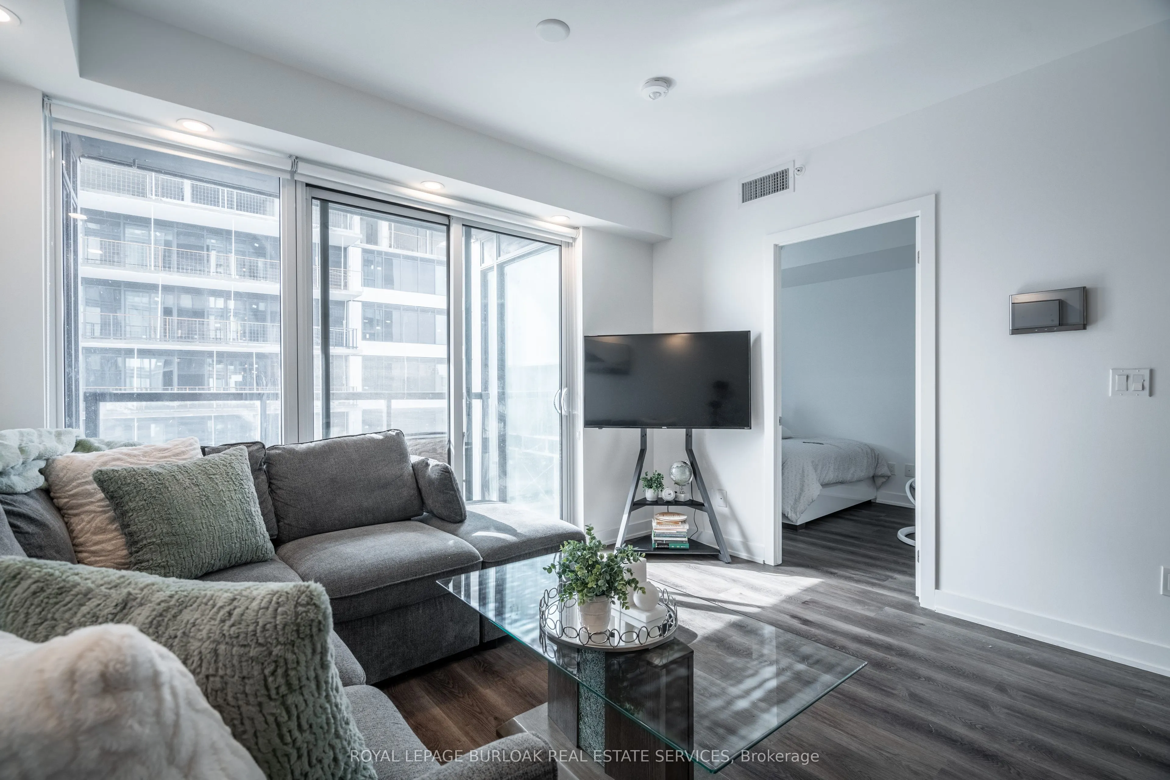 370 Martha Street, #908