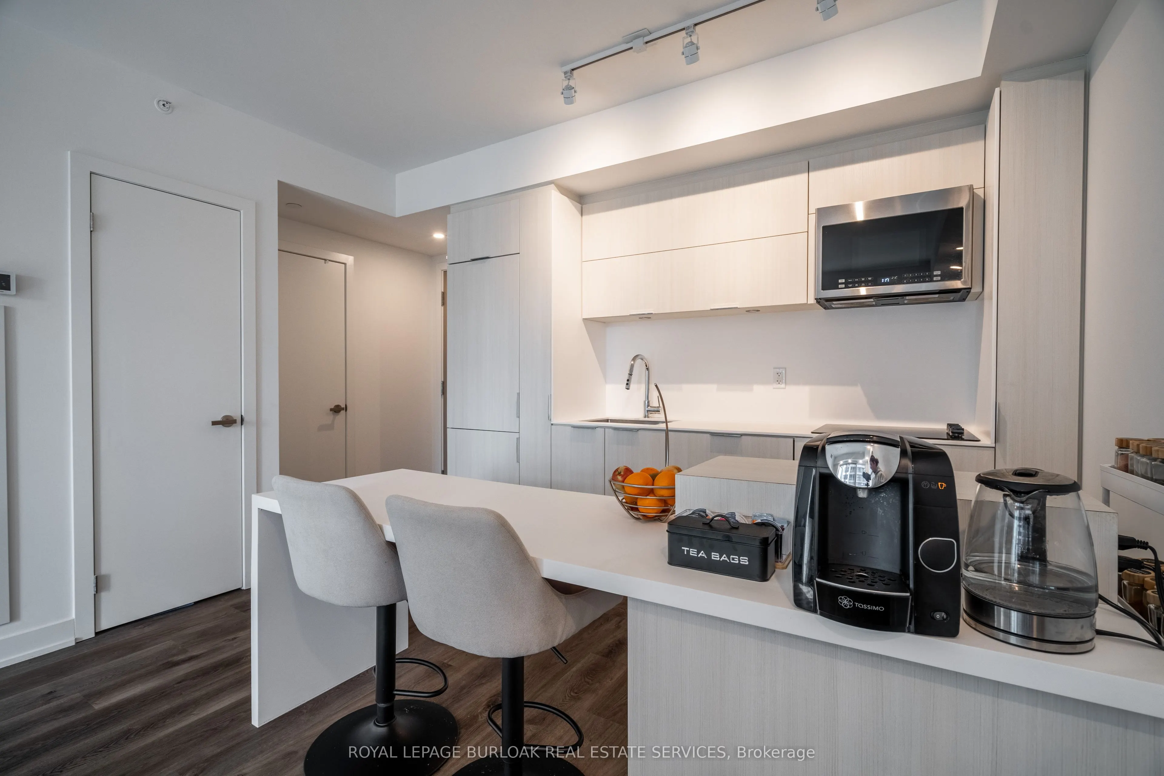 370 Martha Street, #908