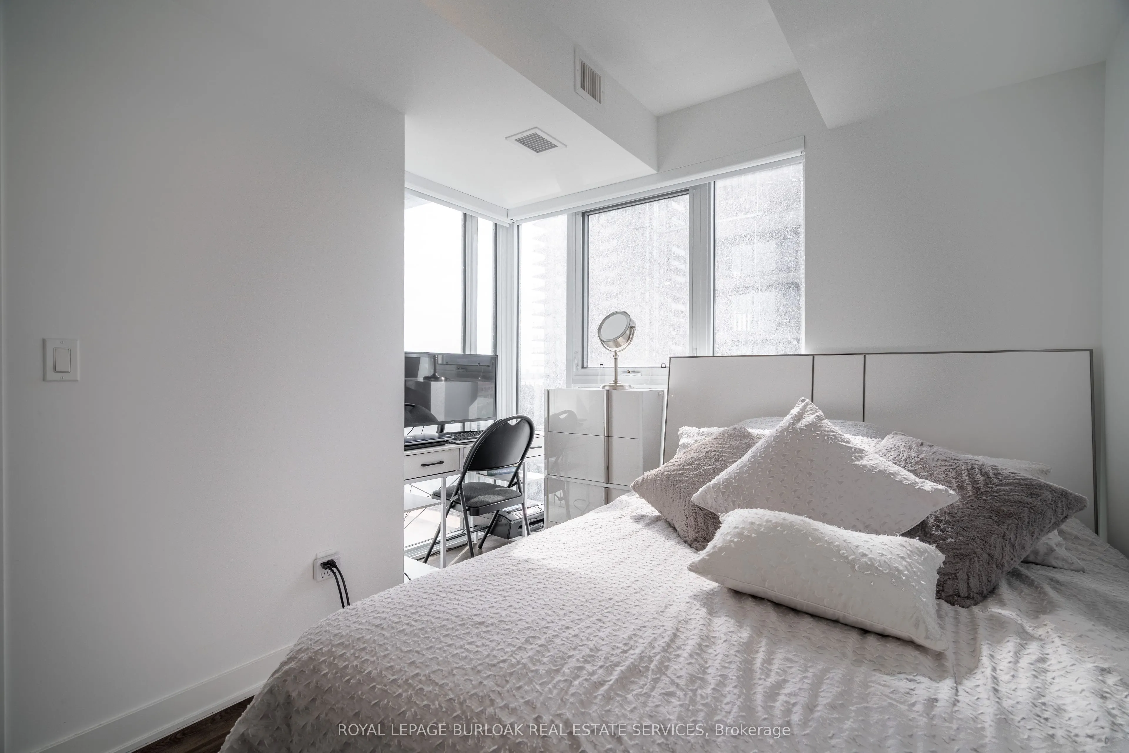 370 Martha Street, #908