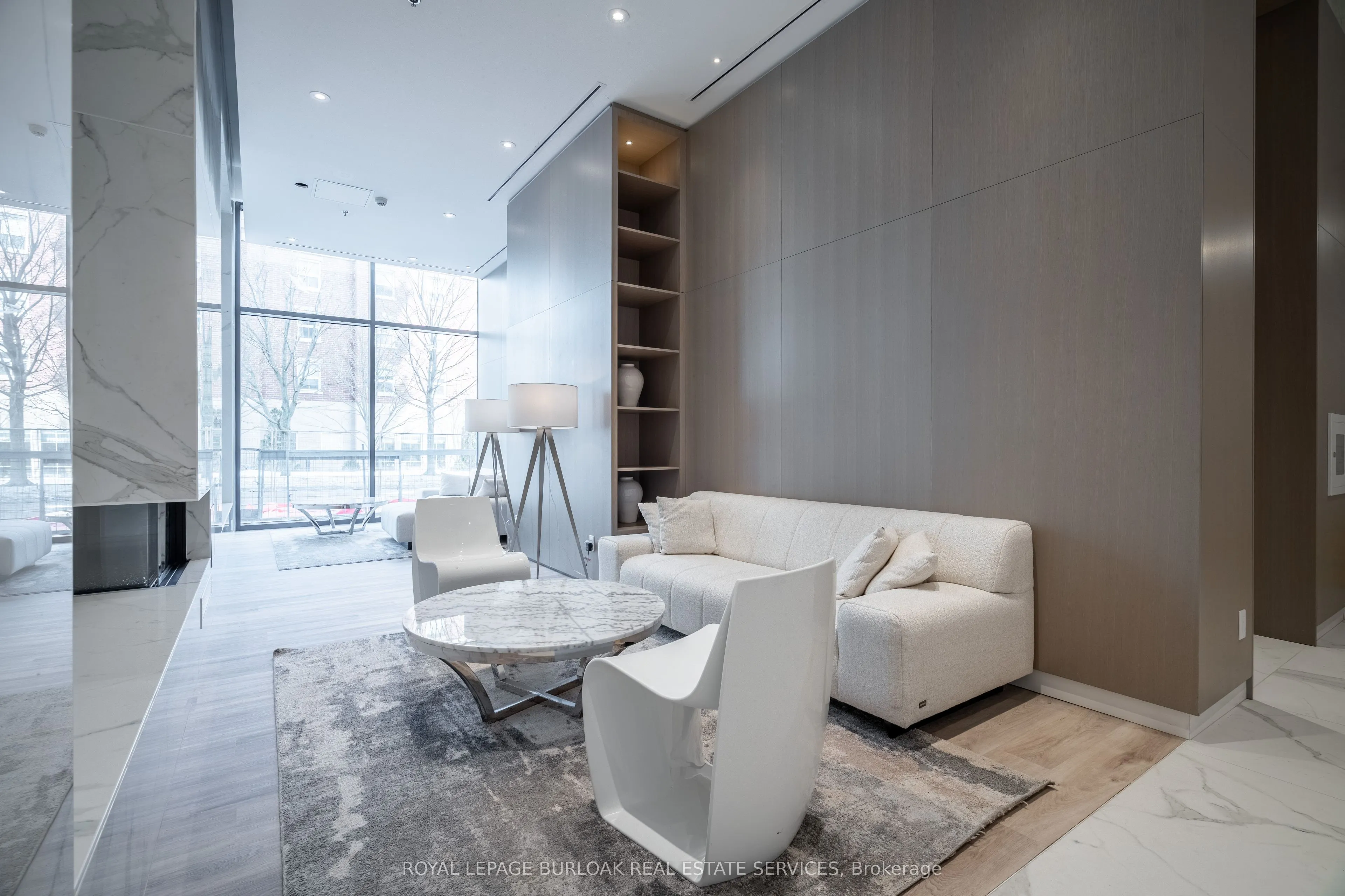 370 Martha Street, #908