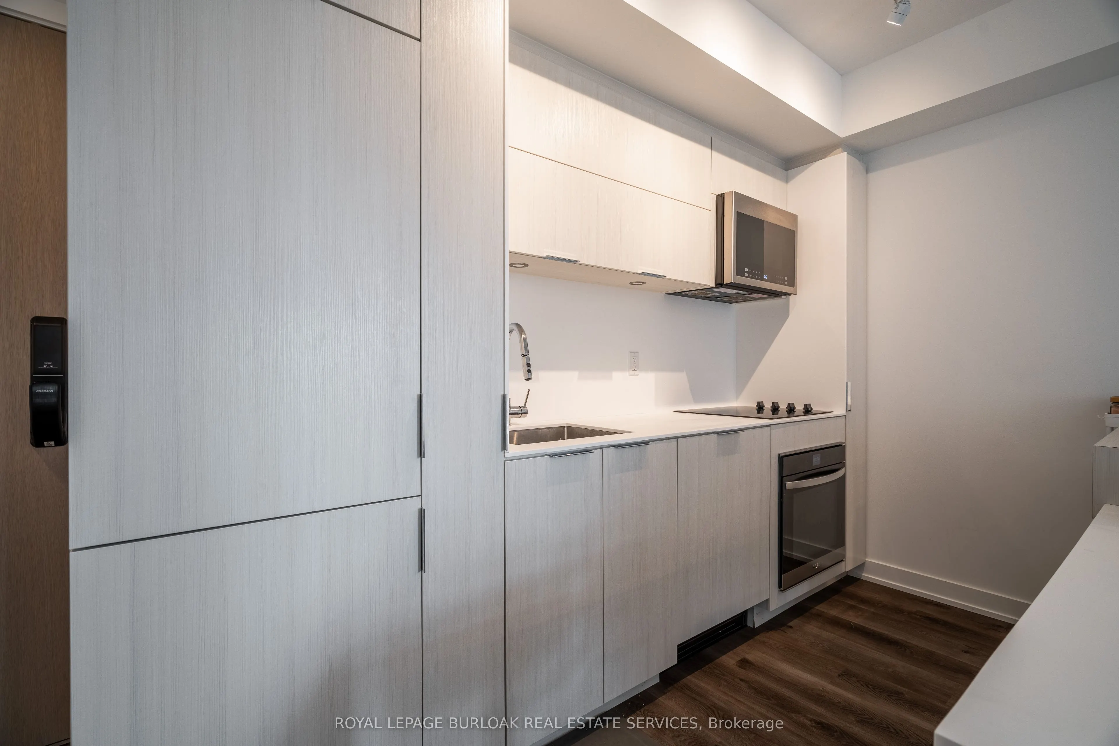 370 Martha Street, #908