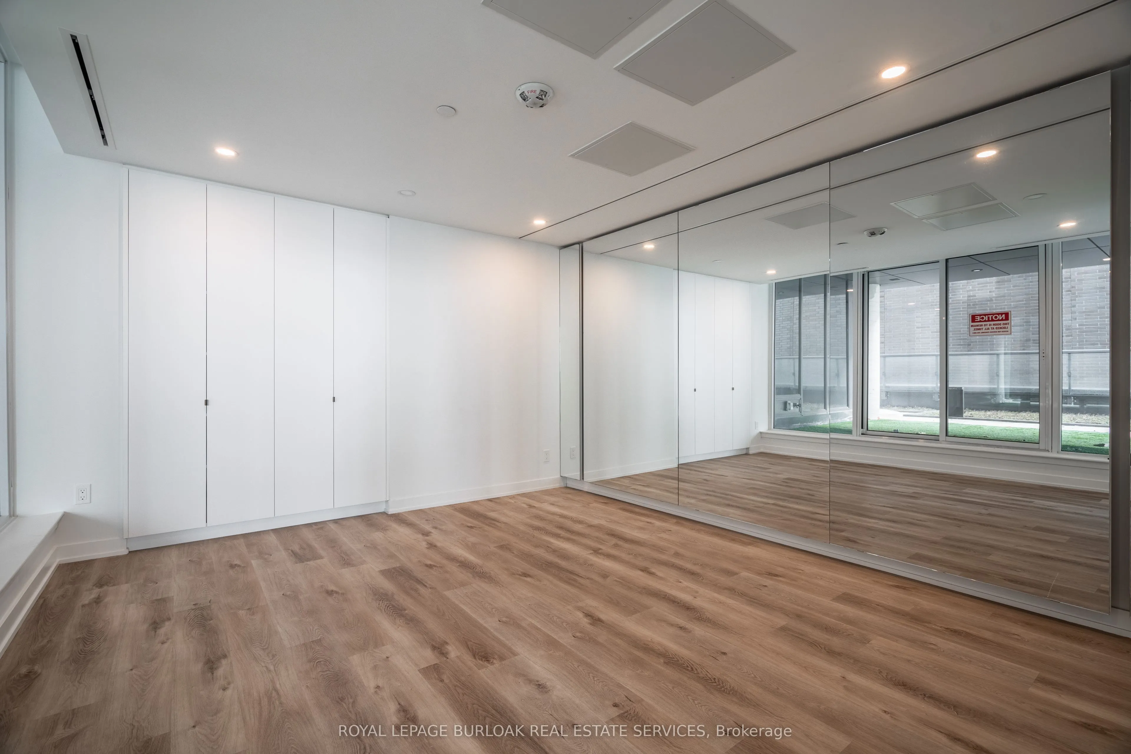 370 Martha Street, #908
