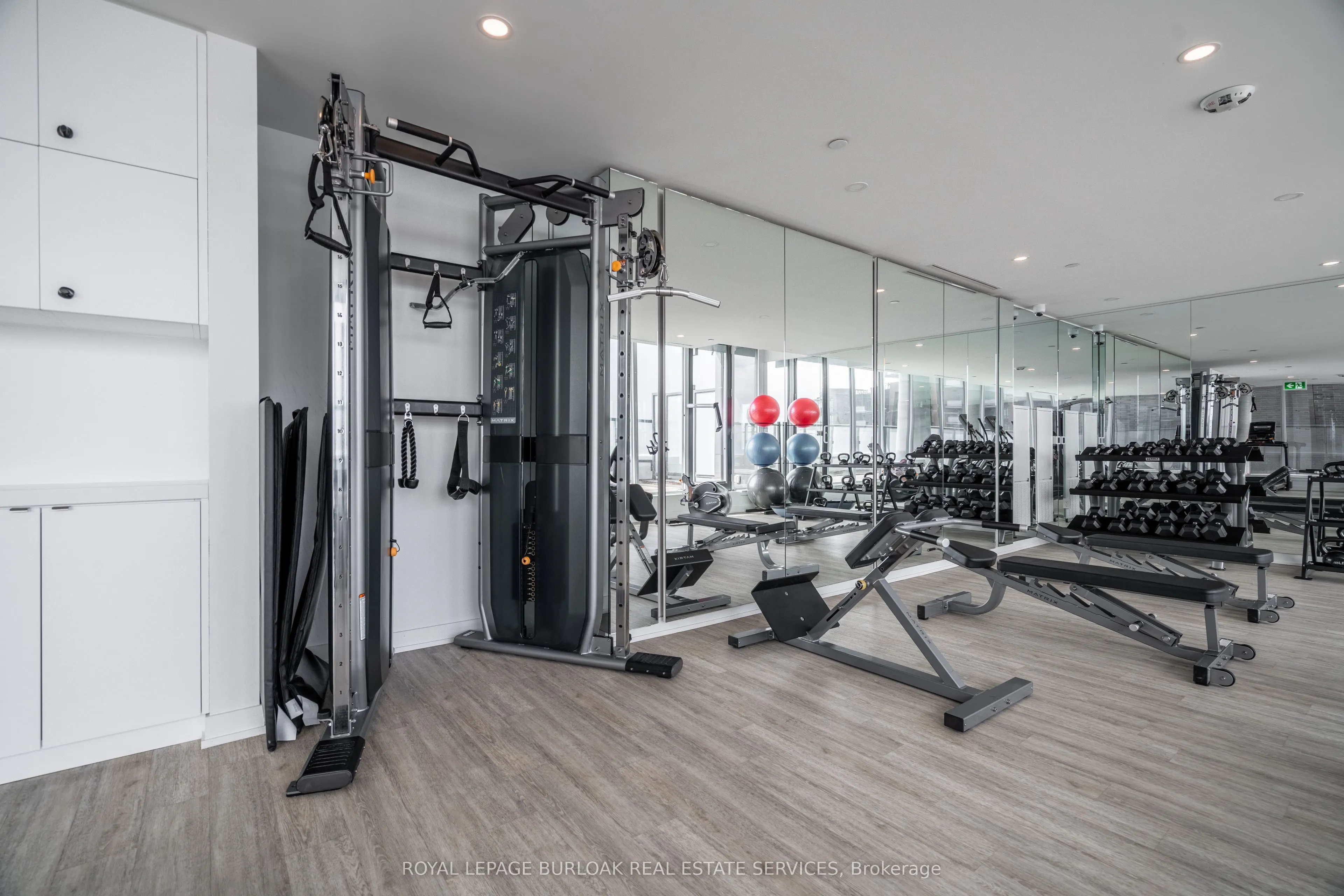 370 Martha Street, #908