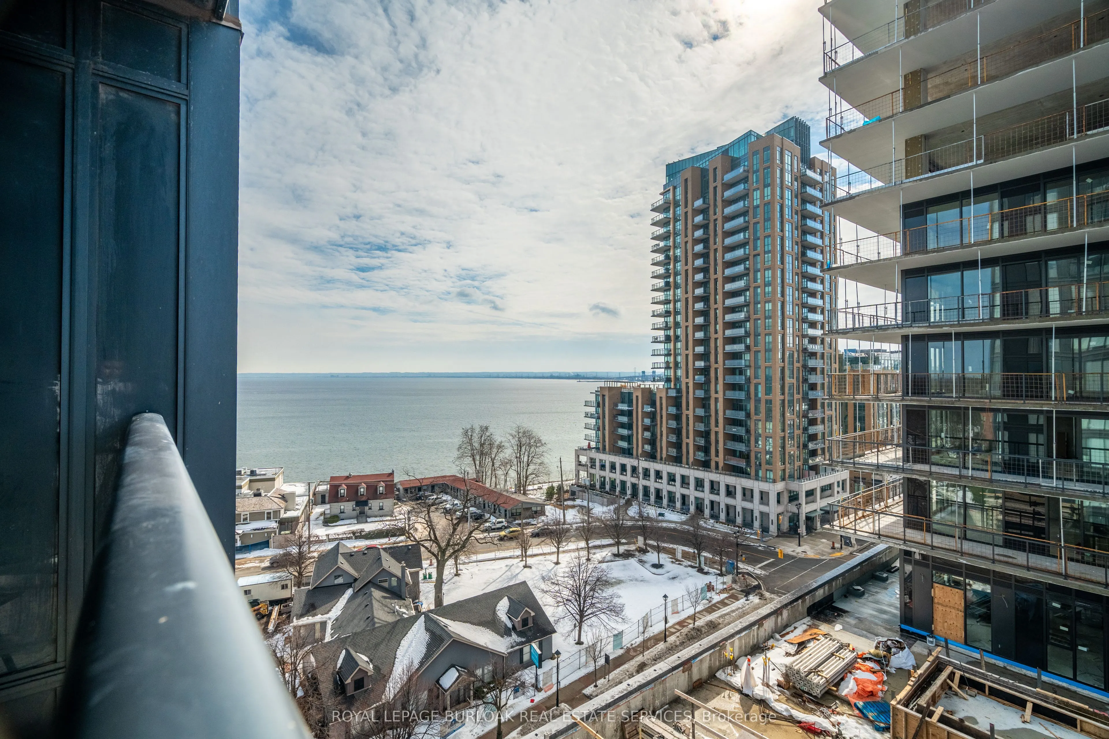 370 Martha Street, #908