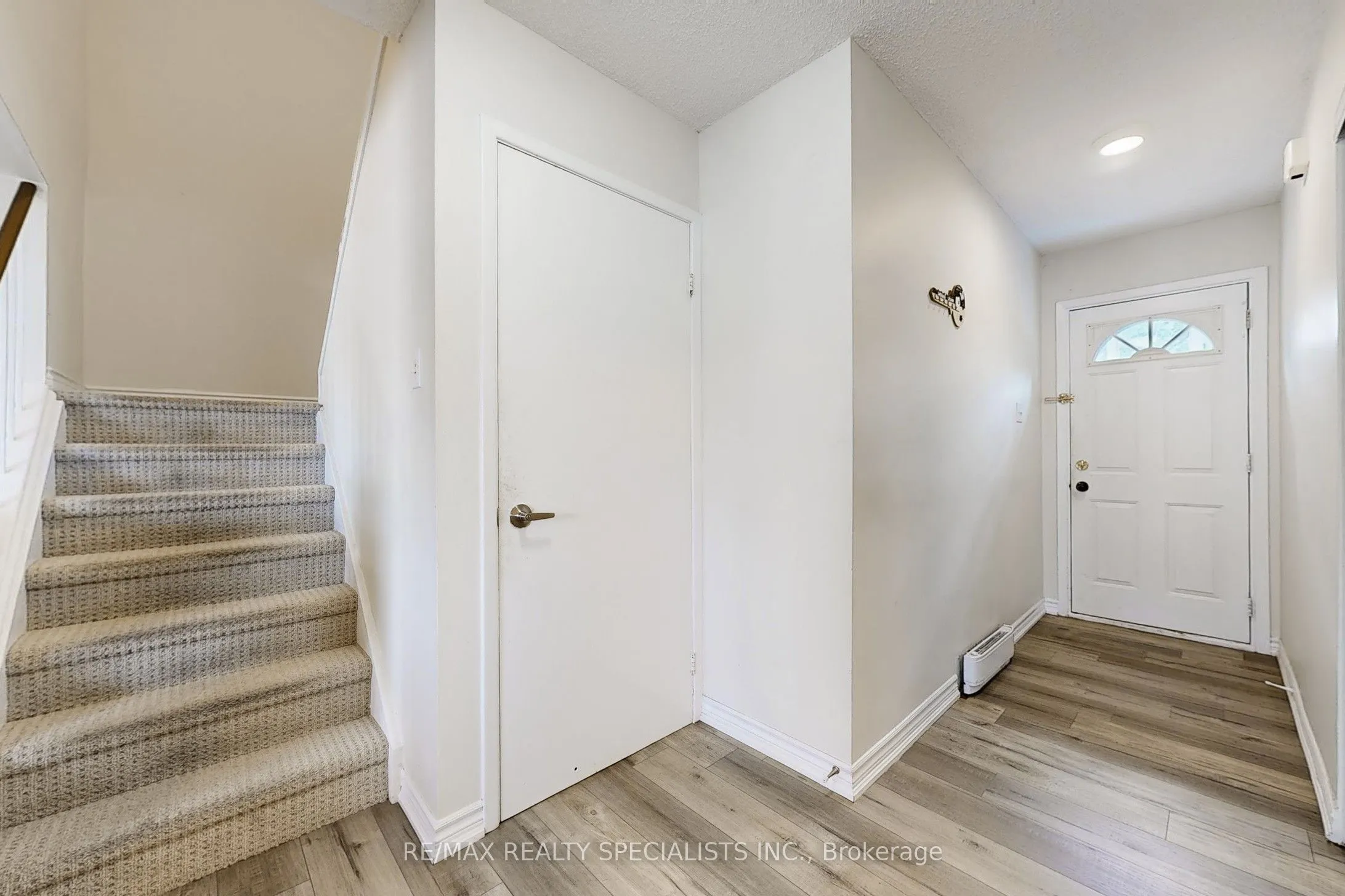 17 Gladstone Square