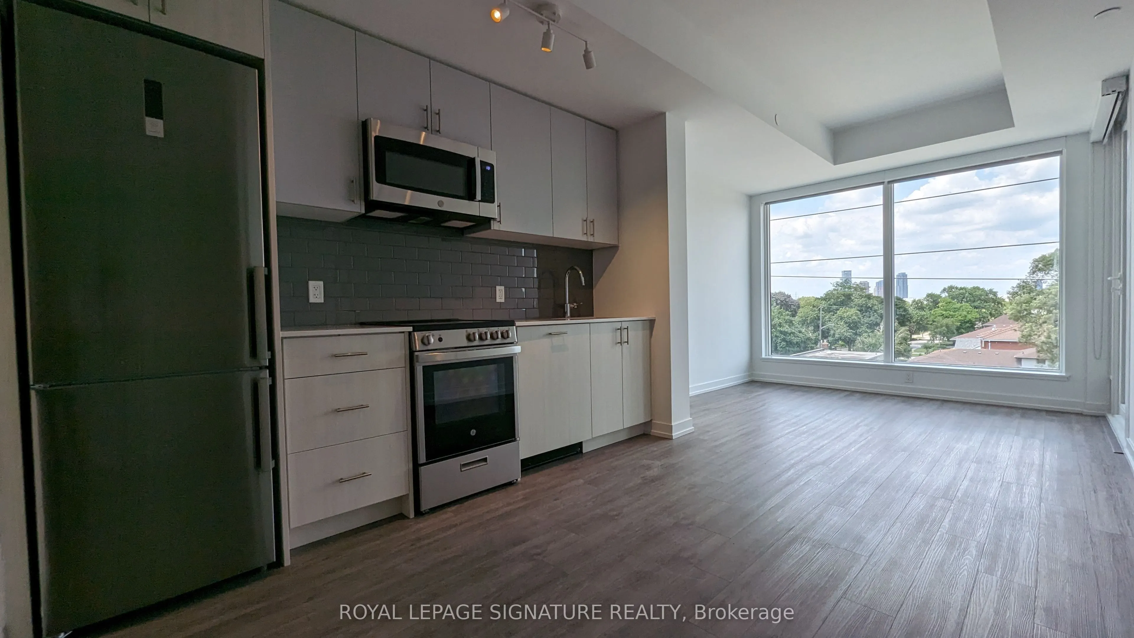1195 The Queensway, #404