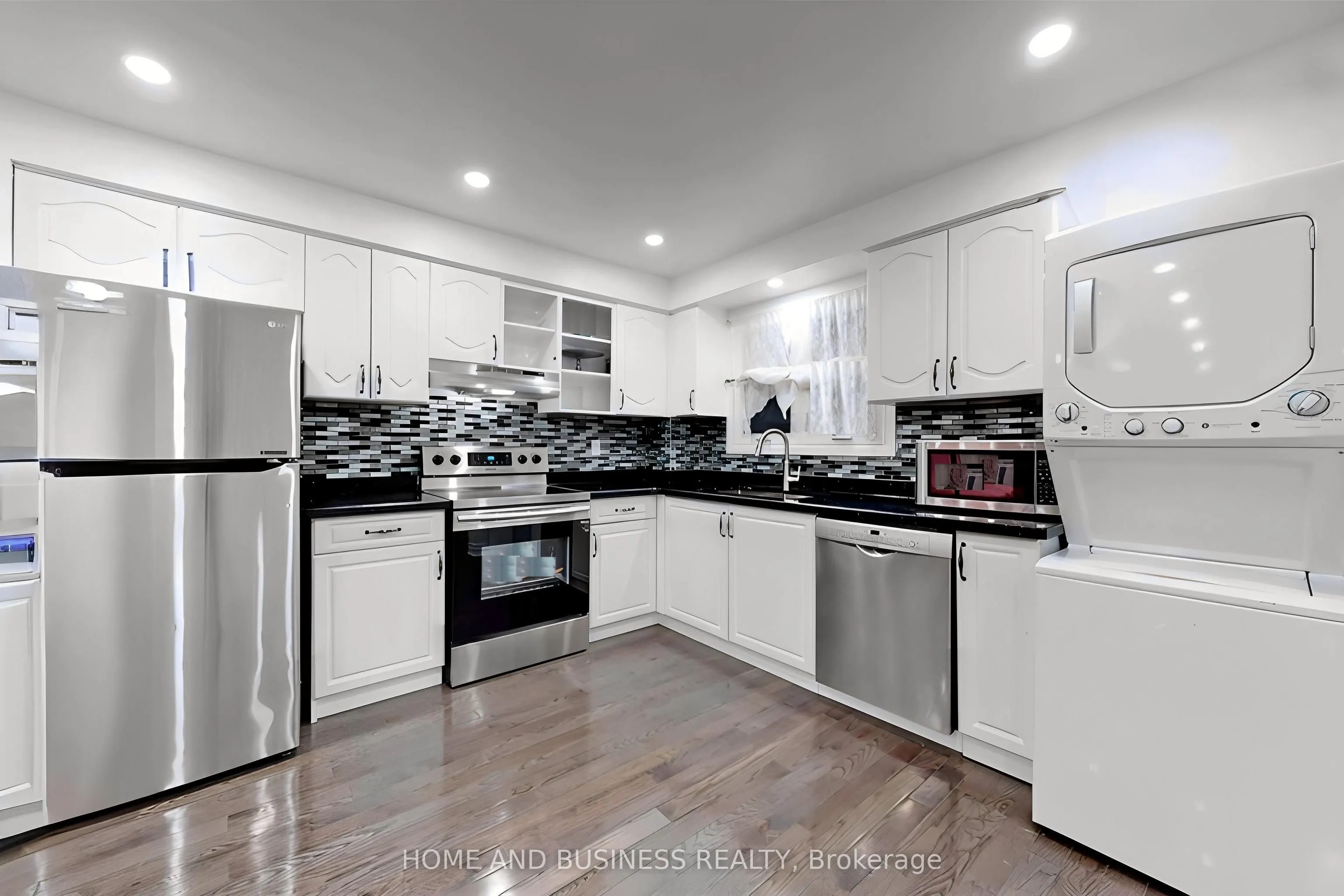31 Greenleaf Crescent, #Upper