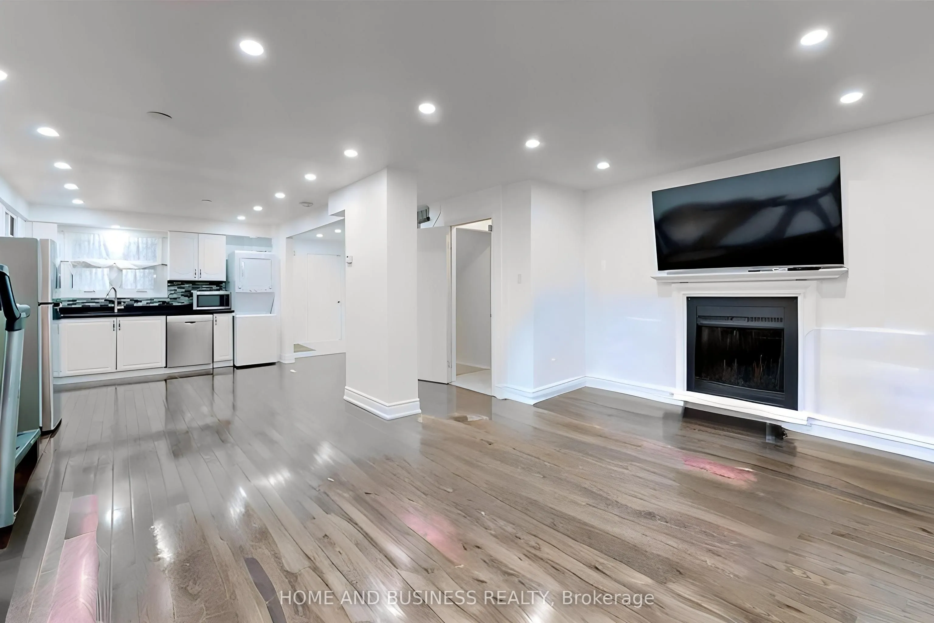 31 Greenleaf Crescent, #Upper