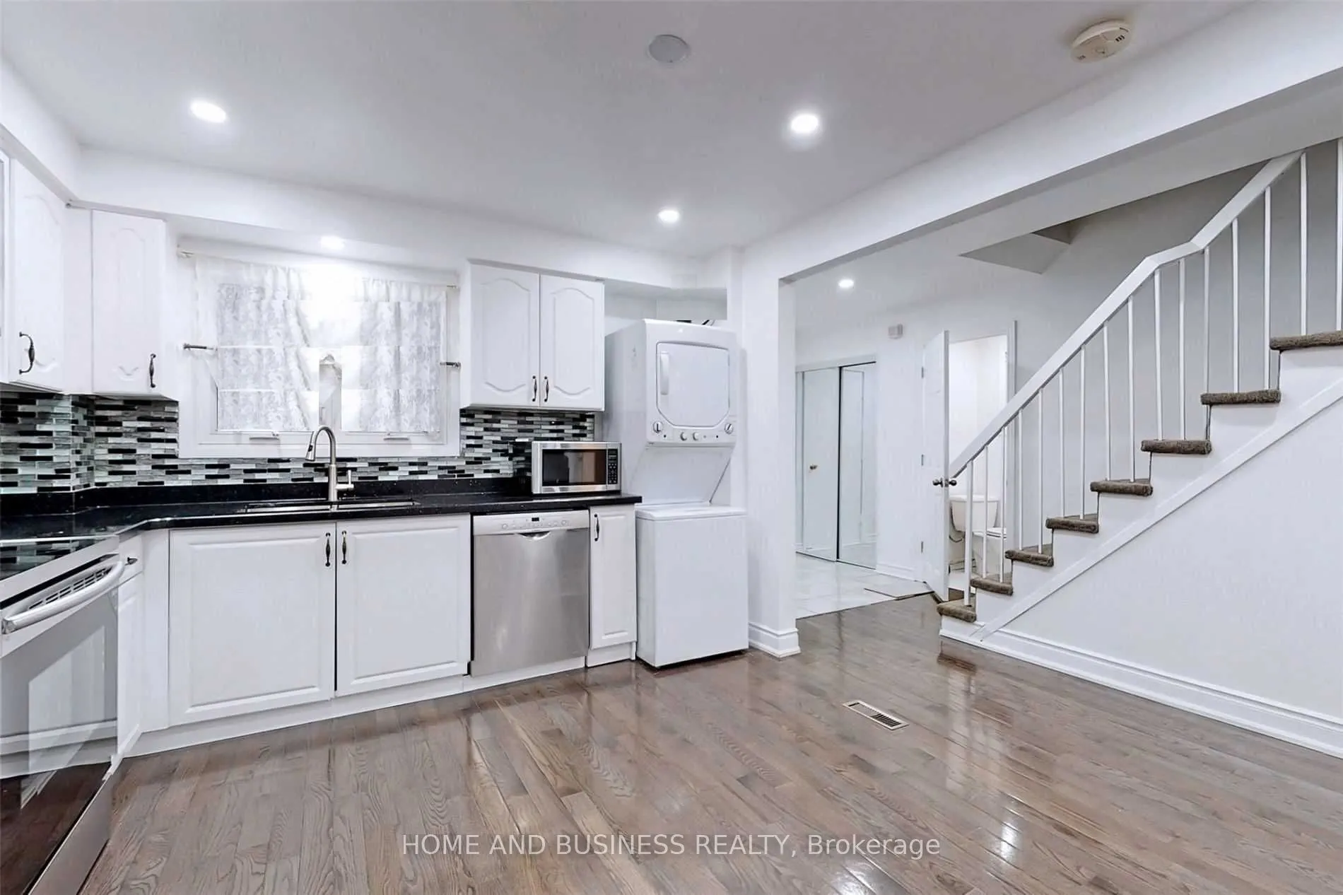 31 Greenleaf Crescent, #Upper