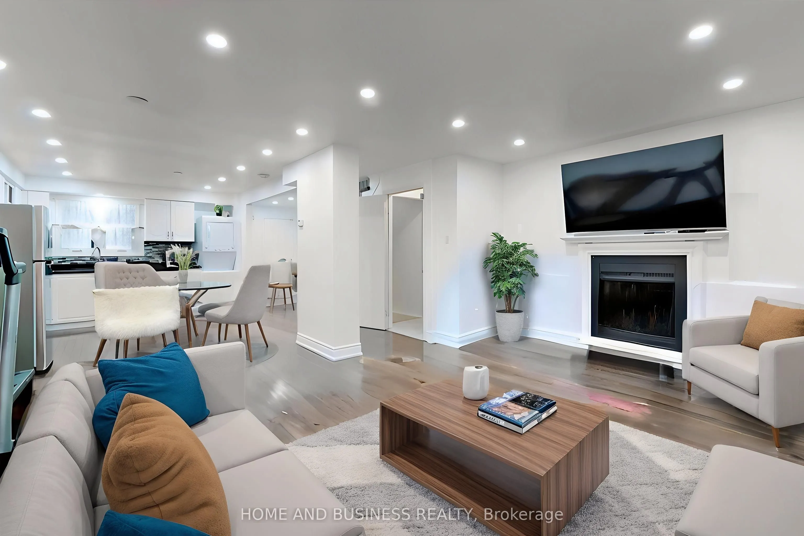 31 Greenleaf Crescent, #Upper