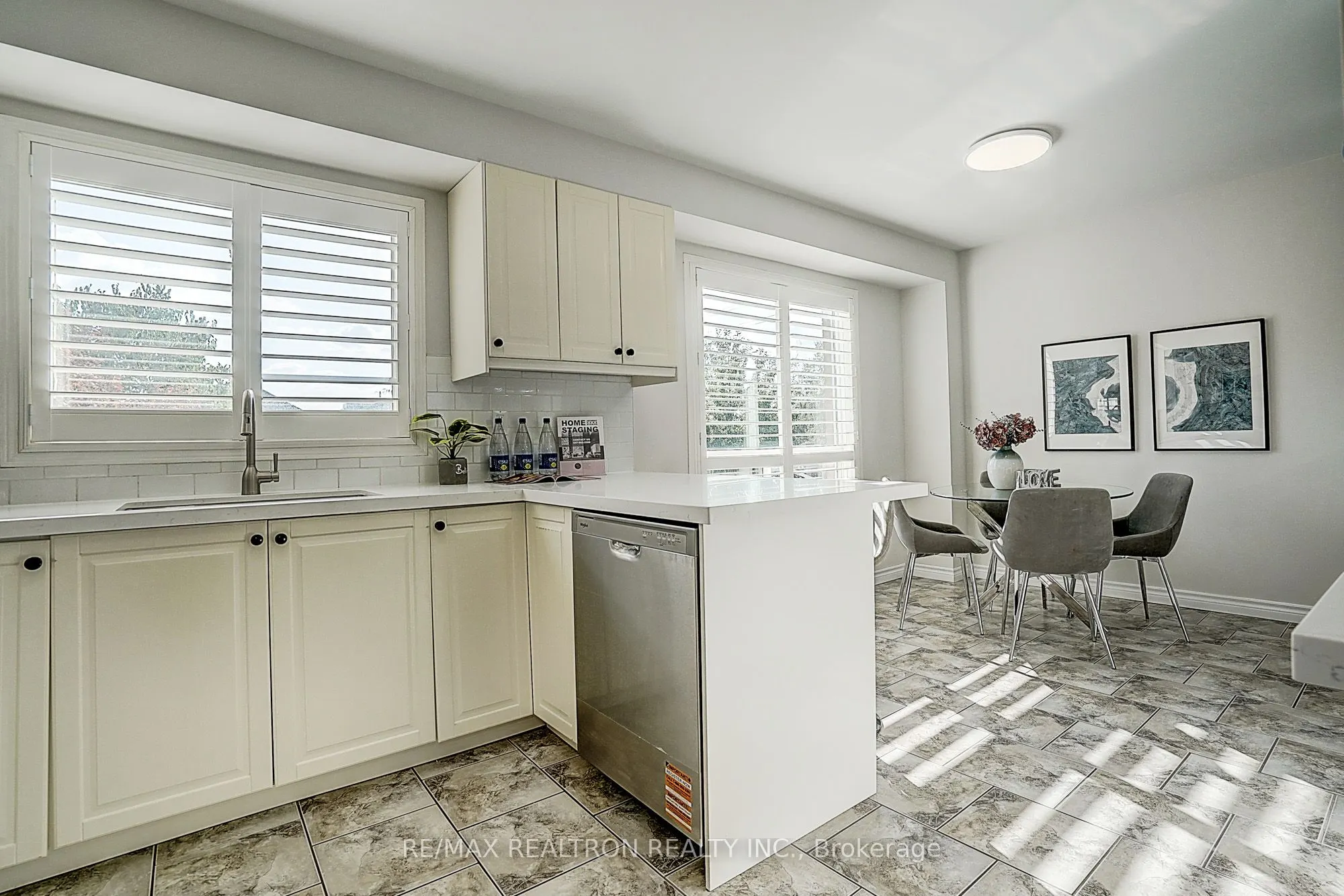 2543 Gill Crescent