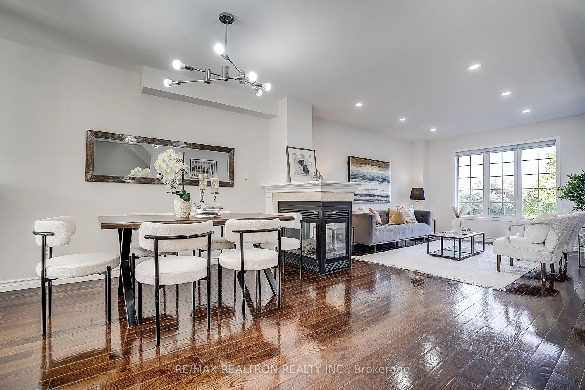 2543 Gill Crescent
