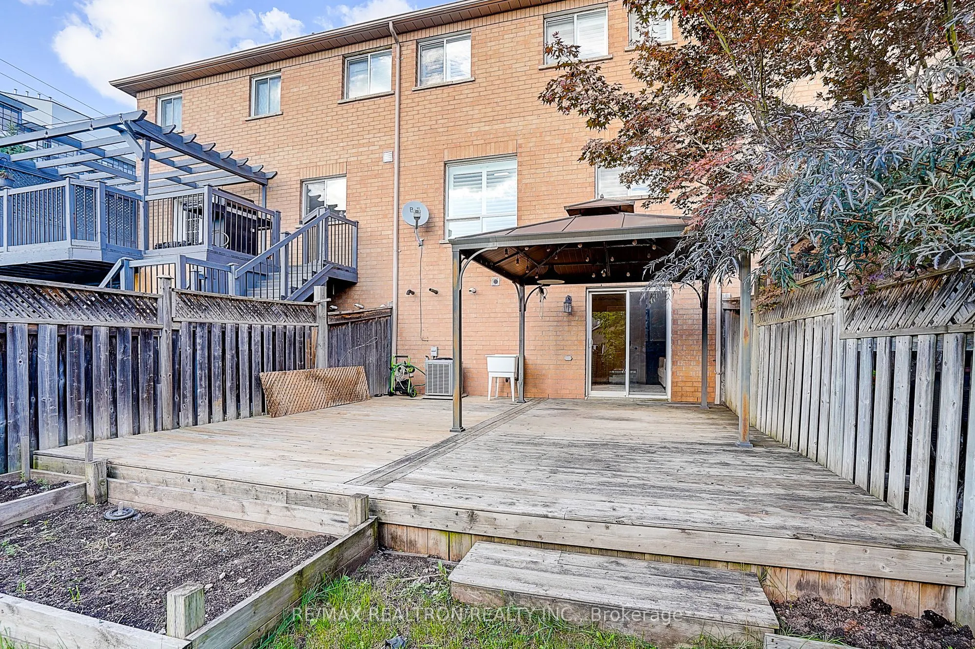 2543 Gill Crescent