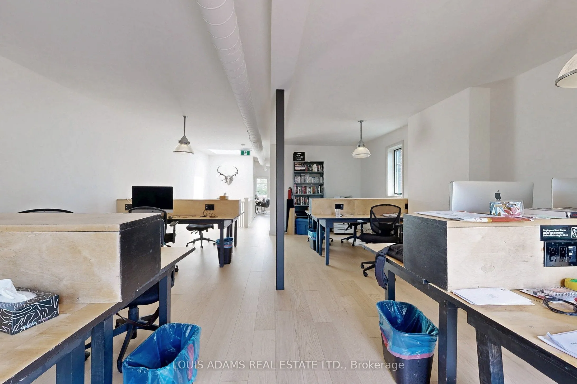 2215 Dundas Street W