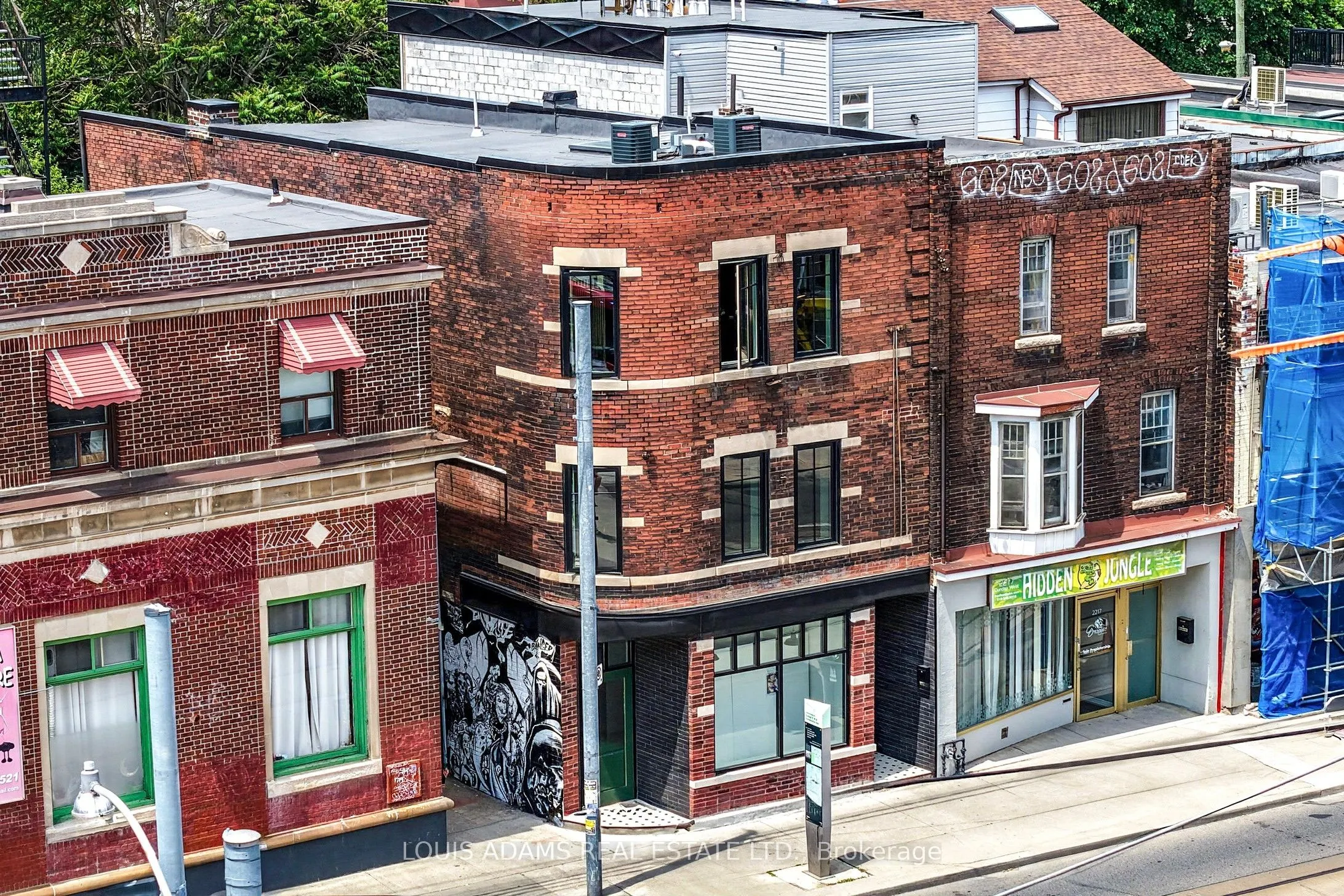 2215 Dundas Street W