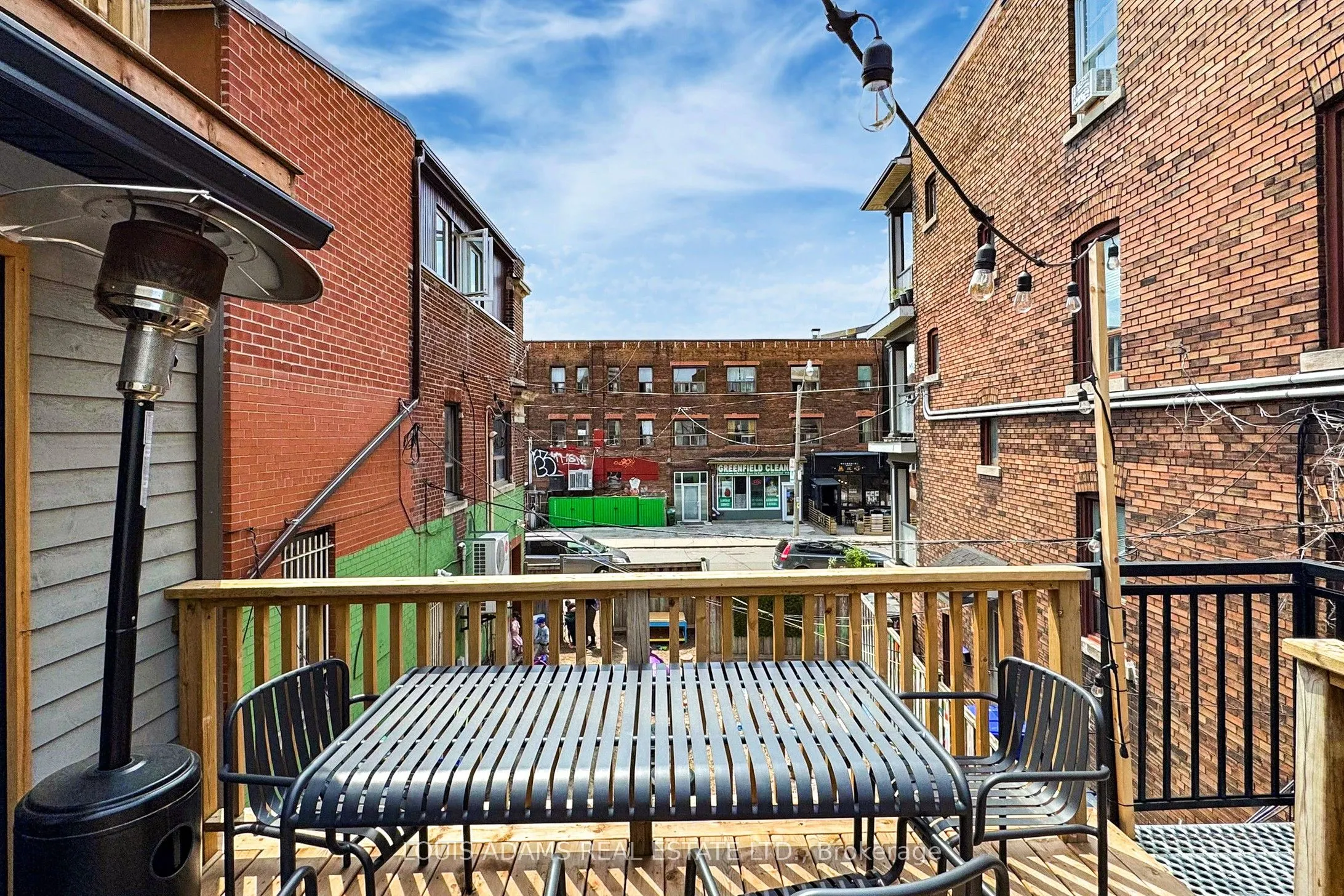 2215 Dundas Street W