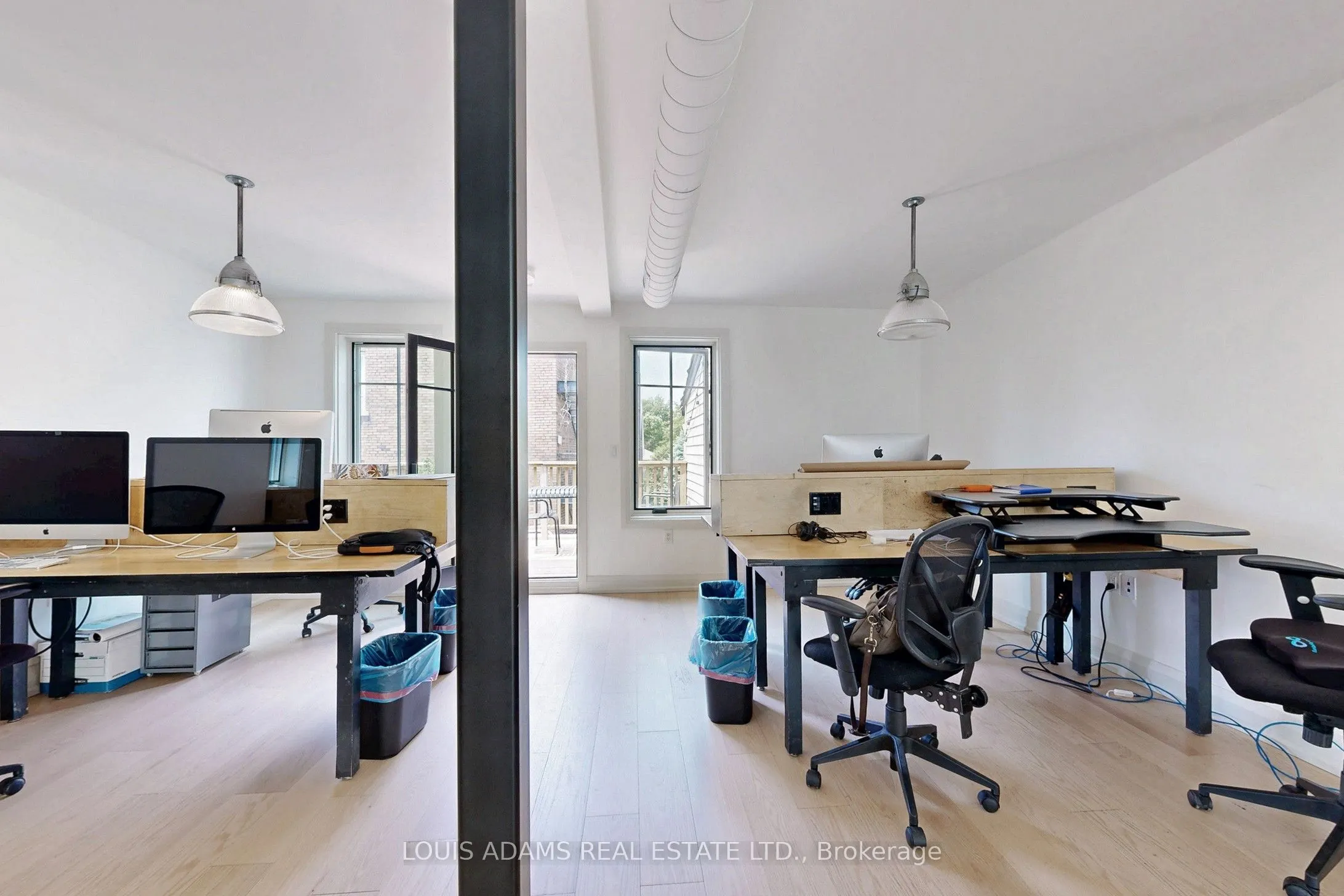 2215 Dundas Street W