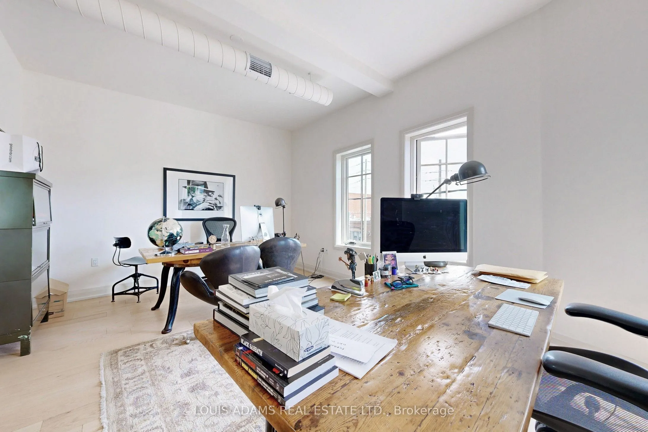 2215 Dundas Street W