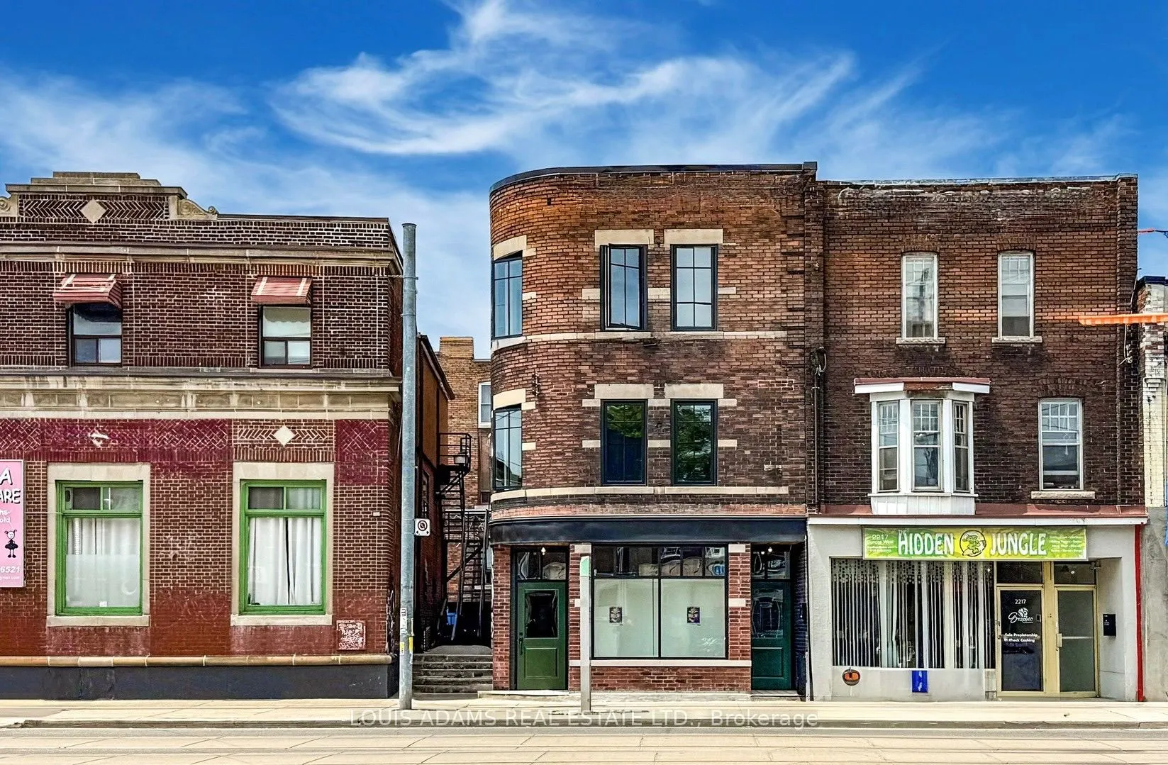 2215 Dundas Street W