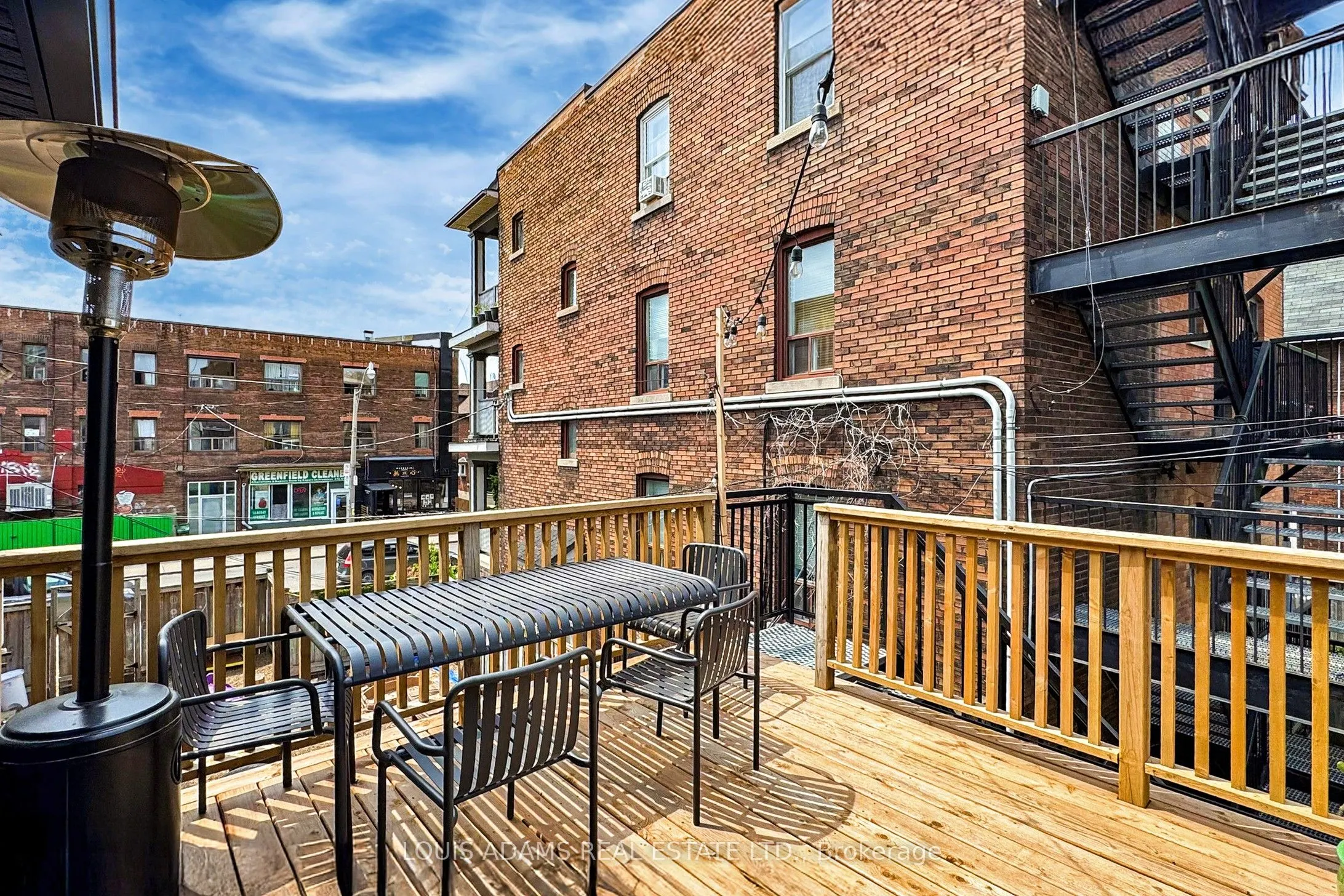 2215 Dundas Street W
