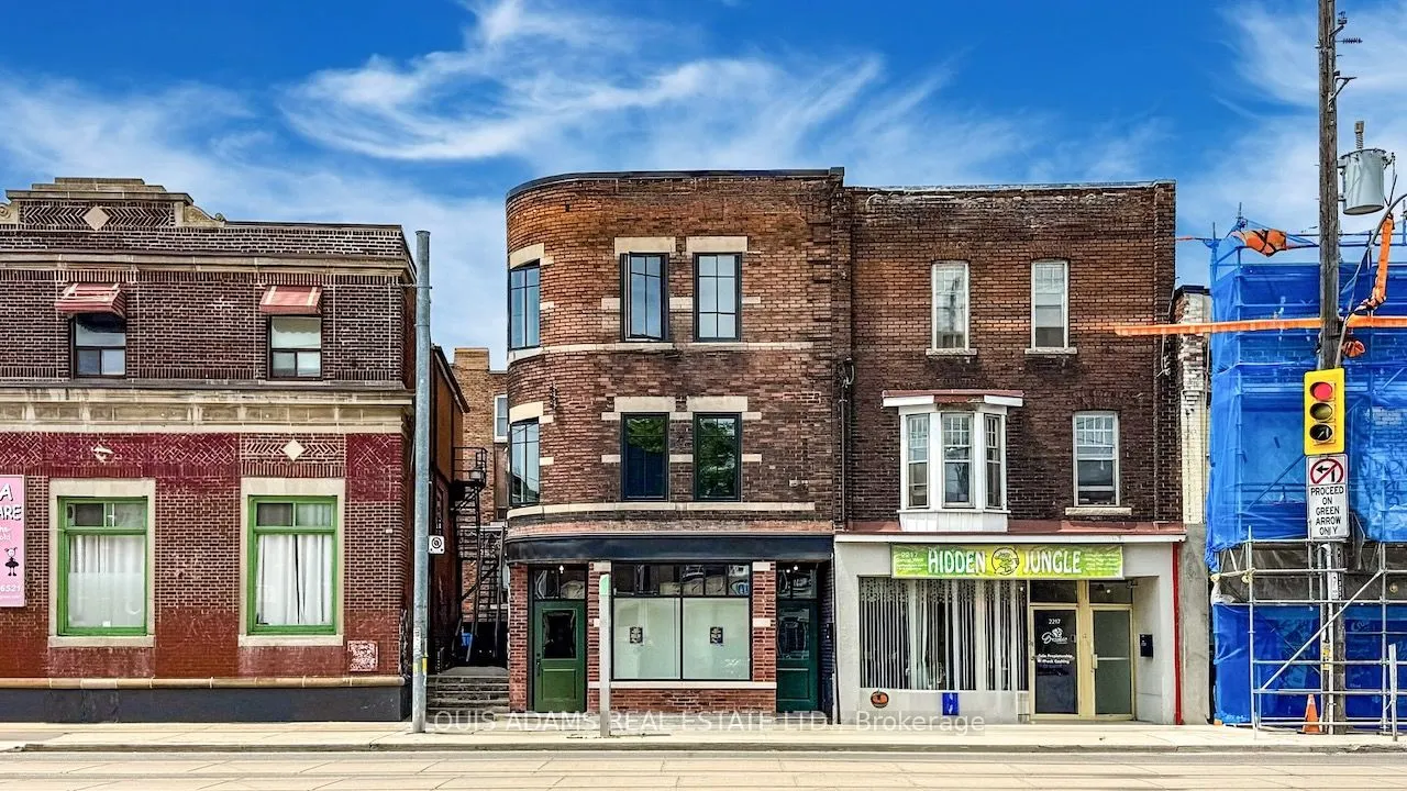 2215 Dundas Street W