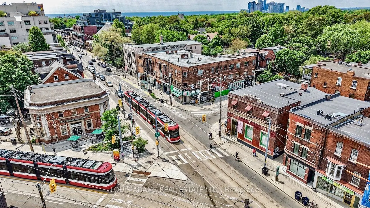 2215 Dundas Street W