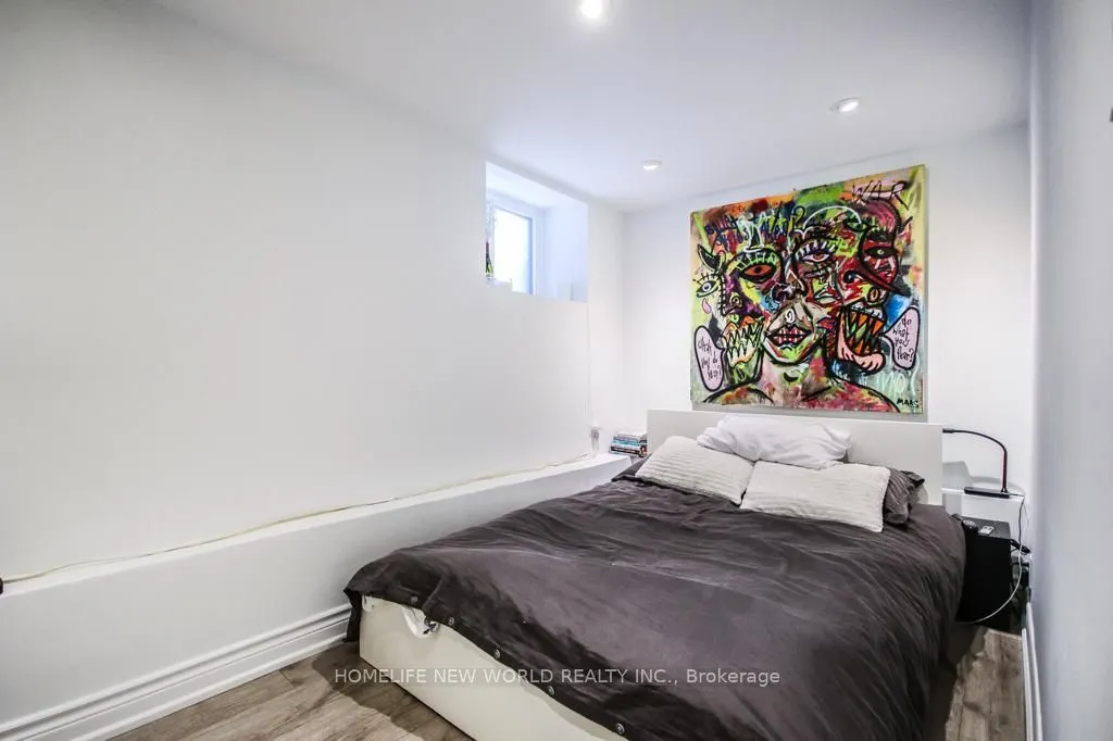 679 Gladstone Avenue, #Lower