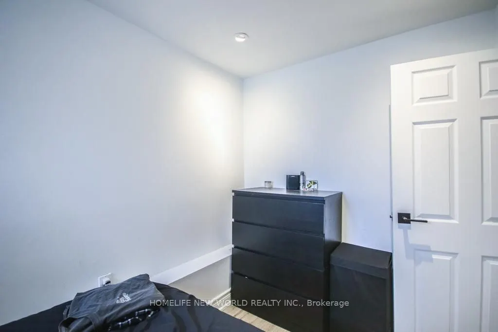 679 Gladstone Avenue, #Lower