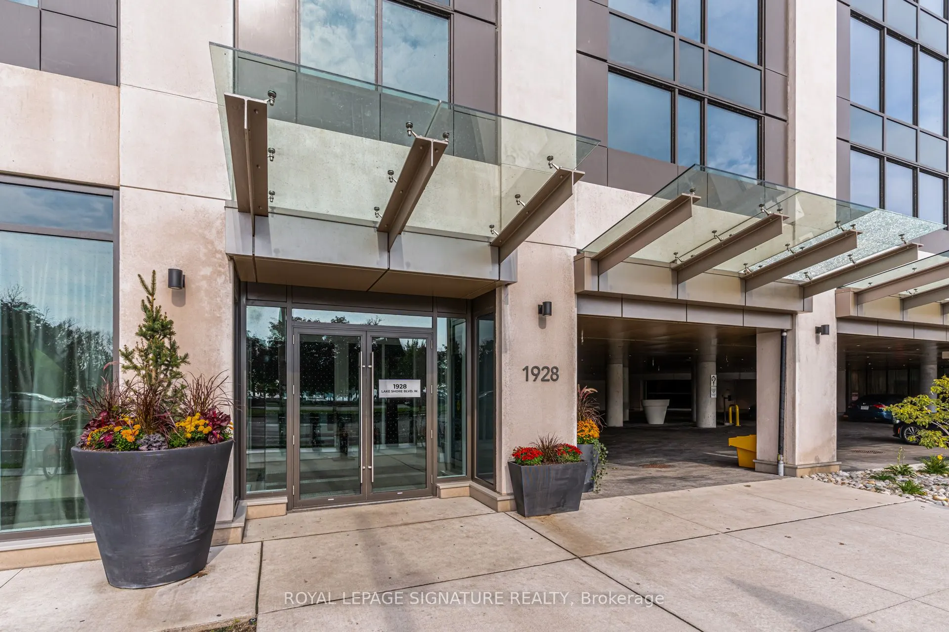 1928 Lakeshore Boulevard W, #3805