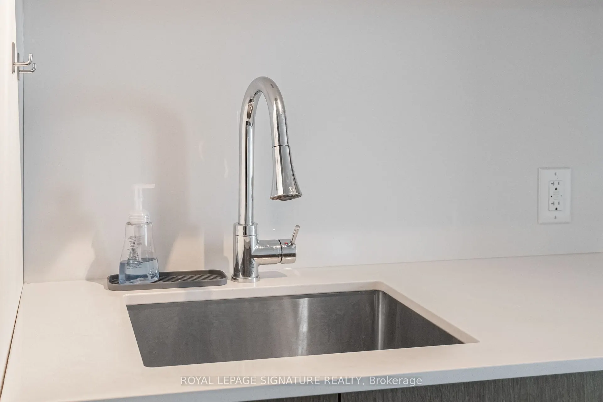 1928 Lakeshore Boulevard W, #3805