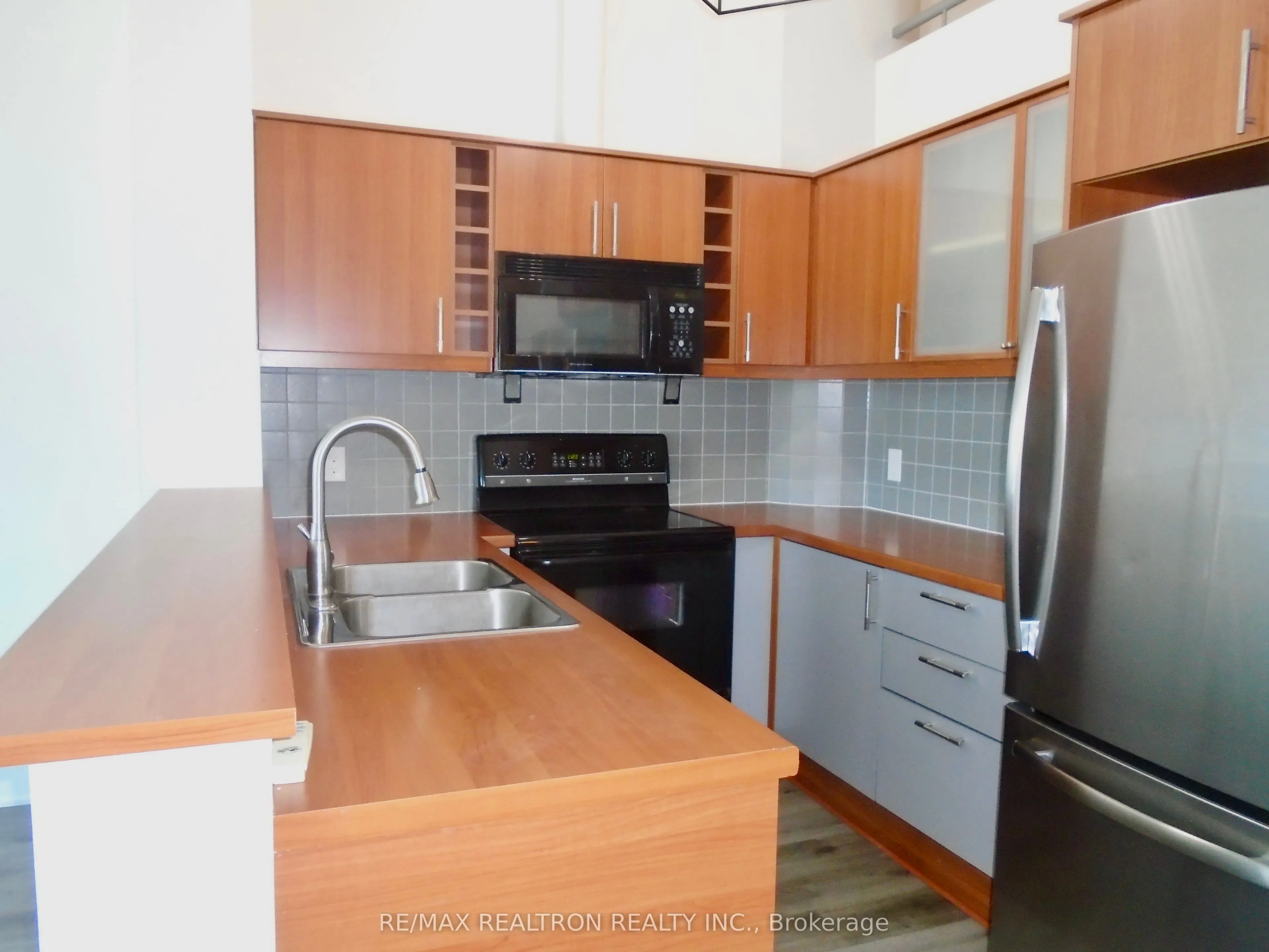 1001 Roselawn Avenue, #328