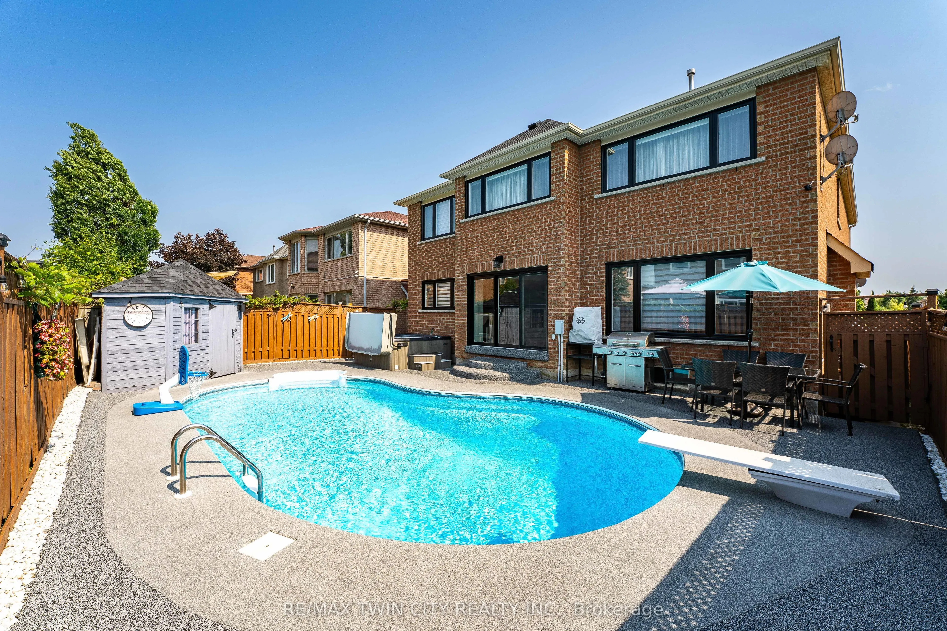 670 Peter Robertson Boulevard