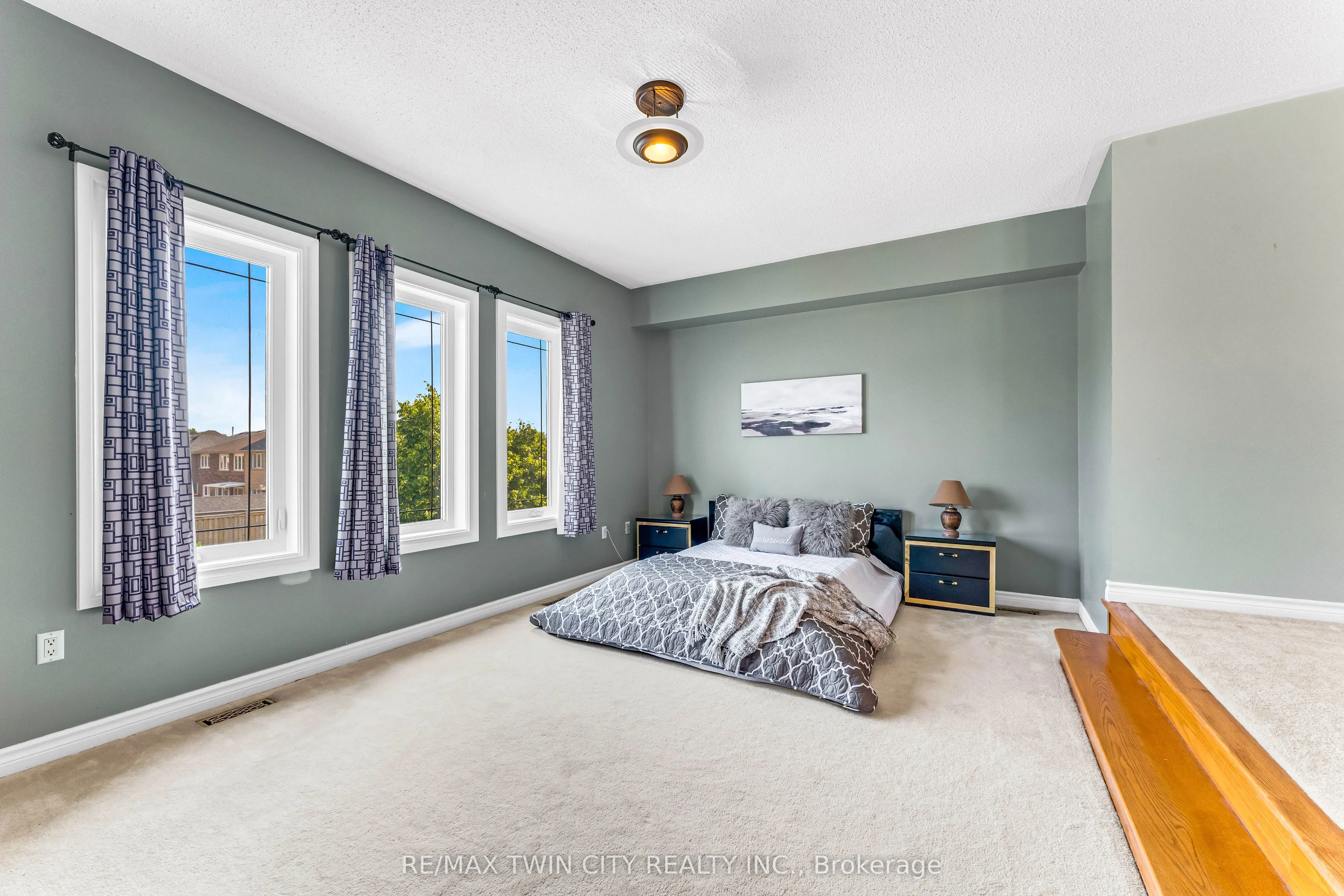 670 Peter Robertson Boulevard