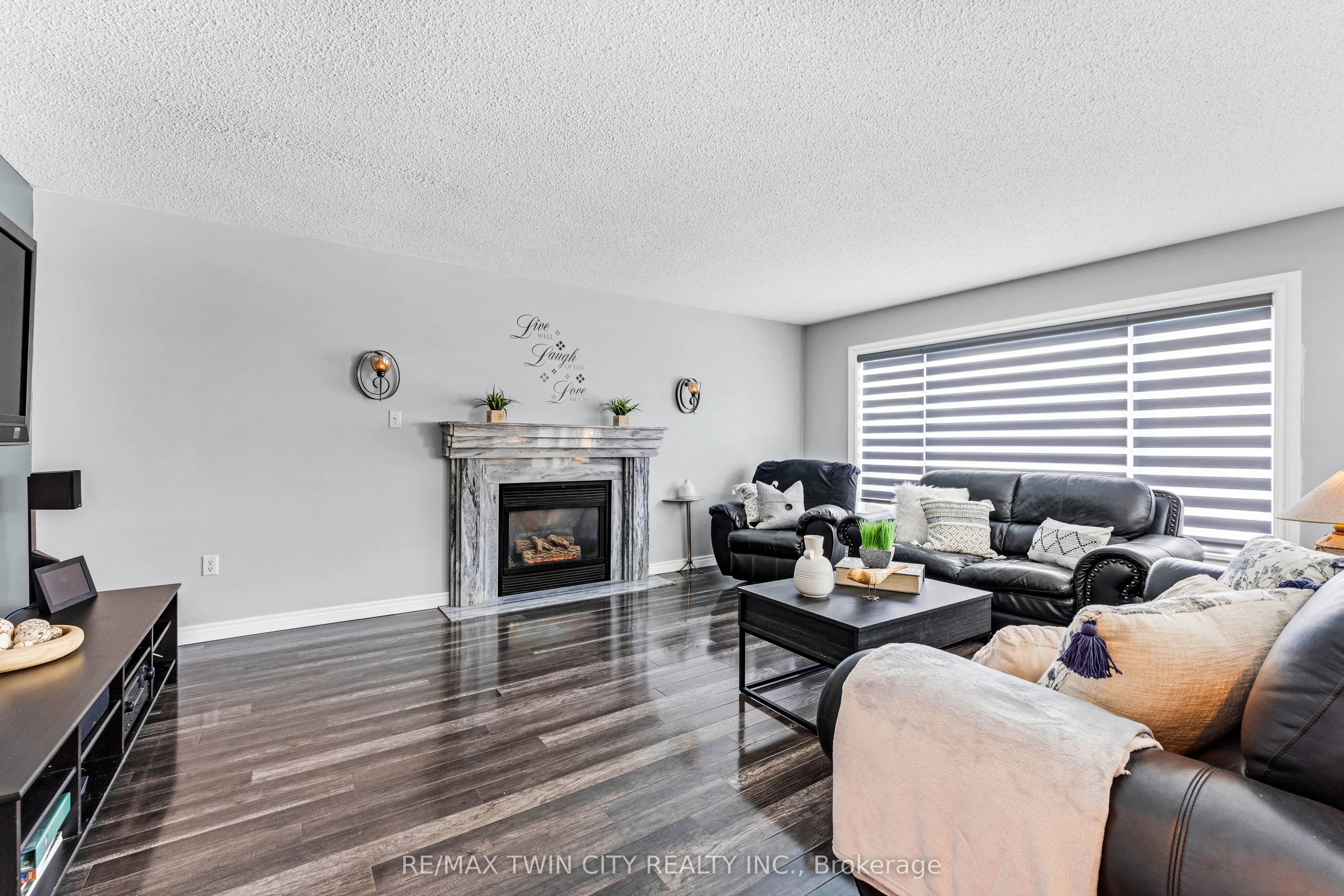 670 Peter Robertson Boulevard