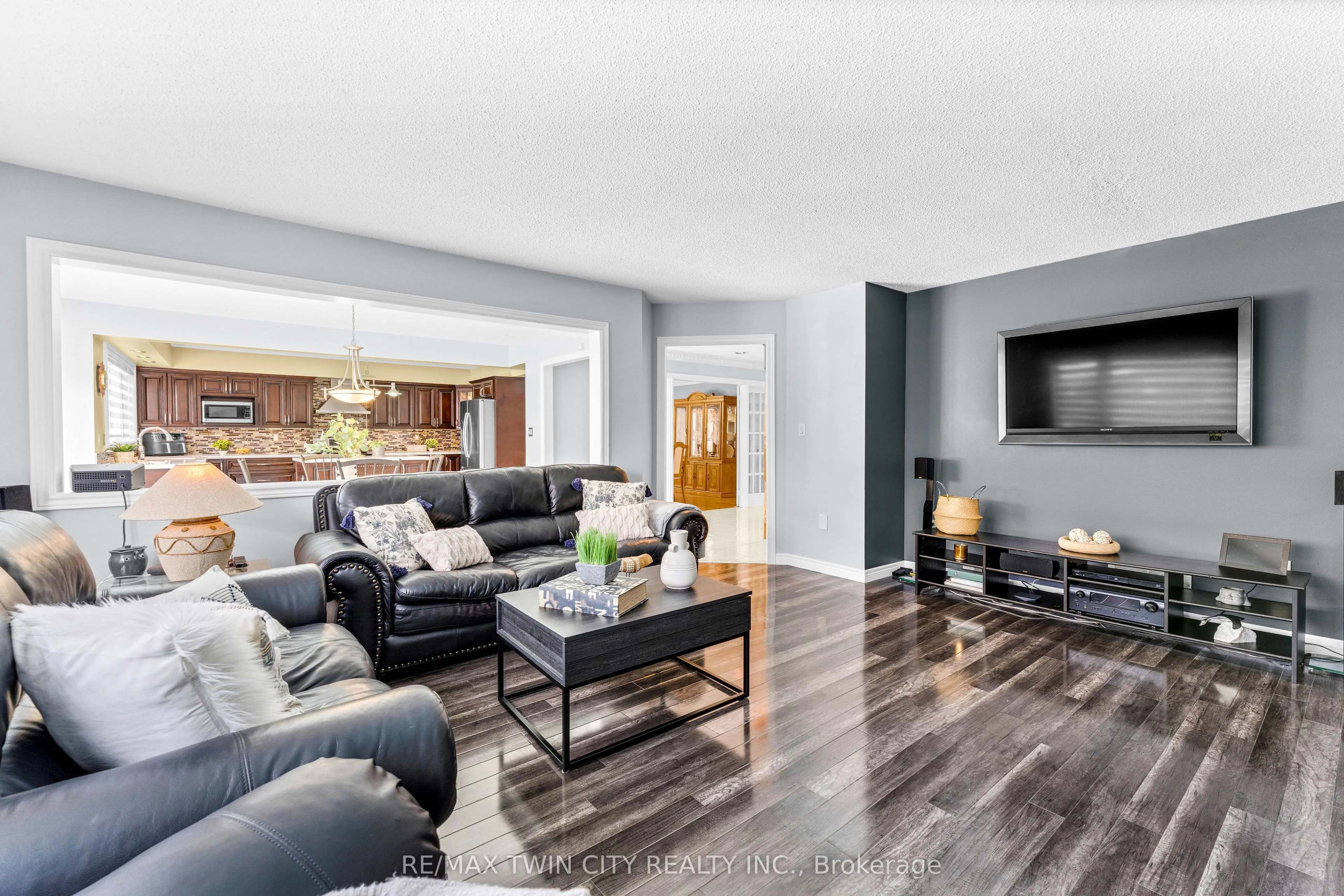 670 Peter Robertson Boulevard