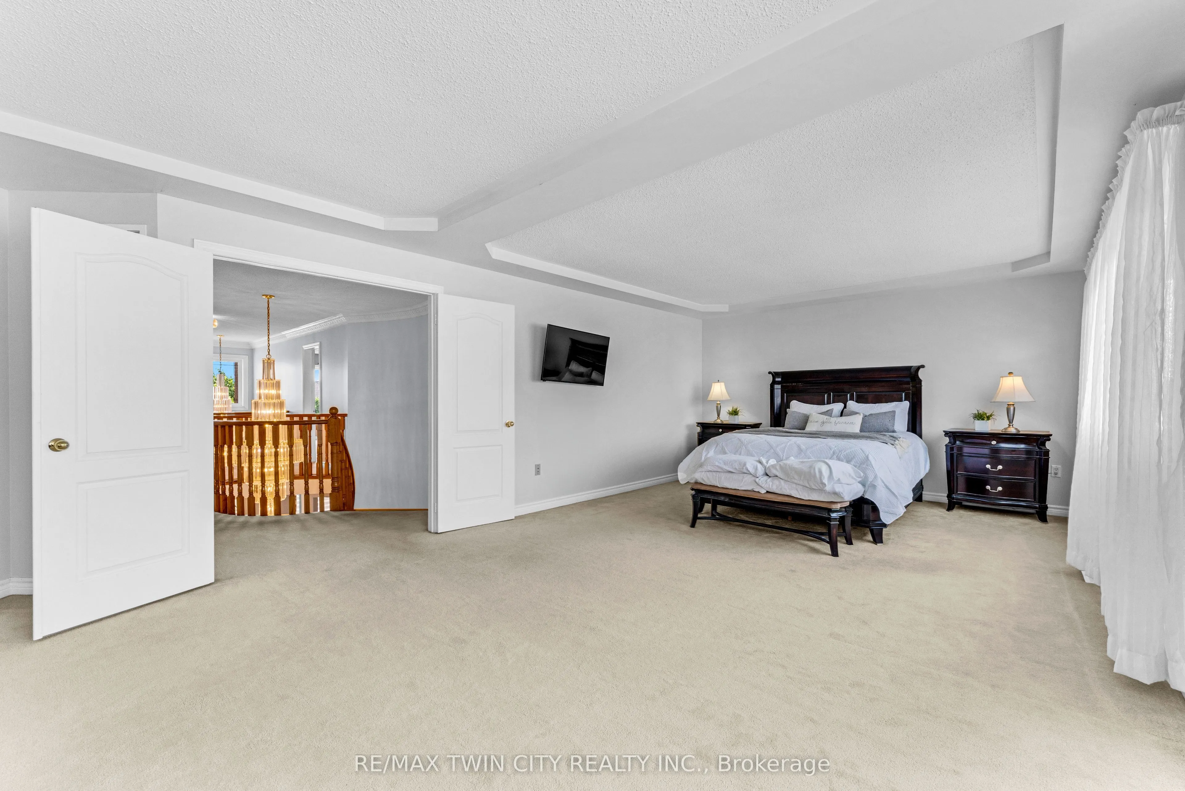 670 Peter Robertson Boulevard