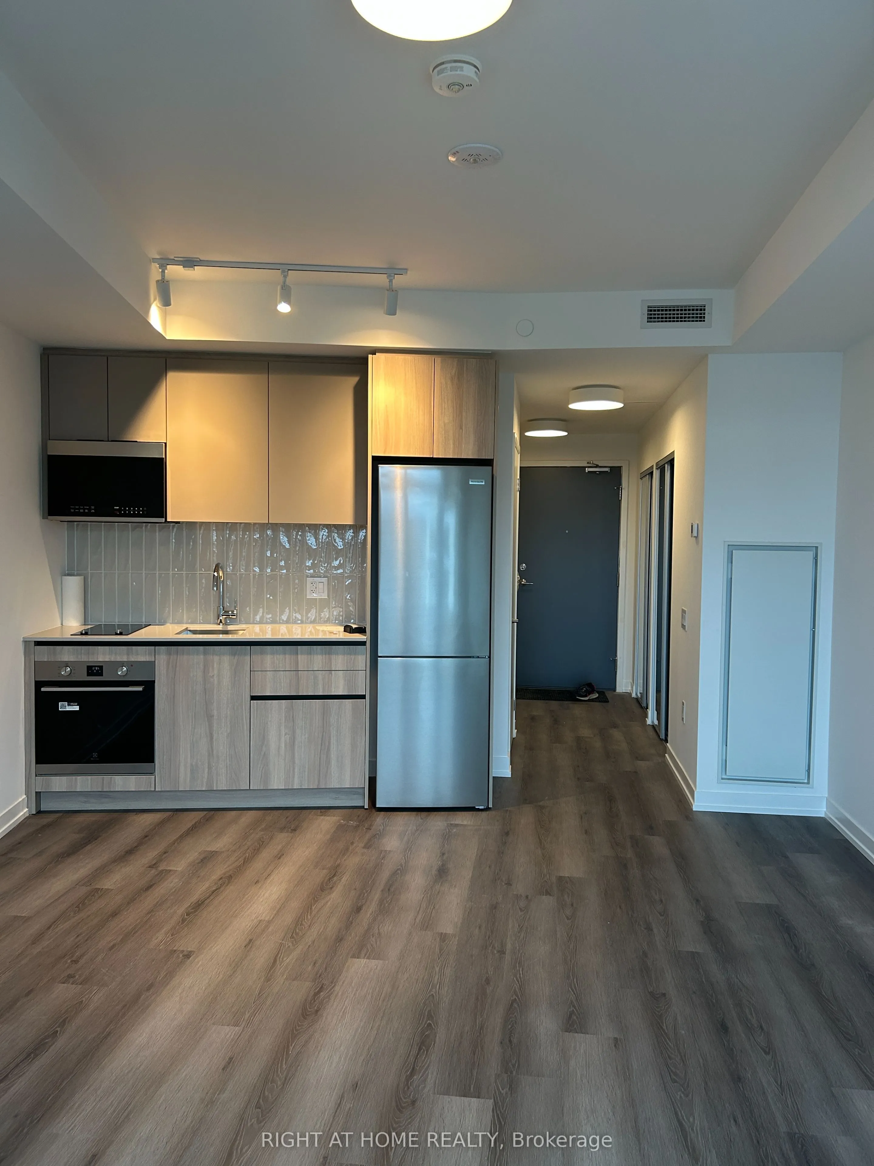 2485 Eglinton Avenue N, #1111