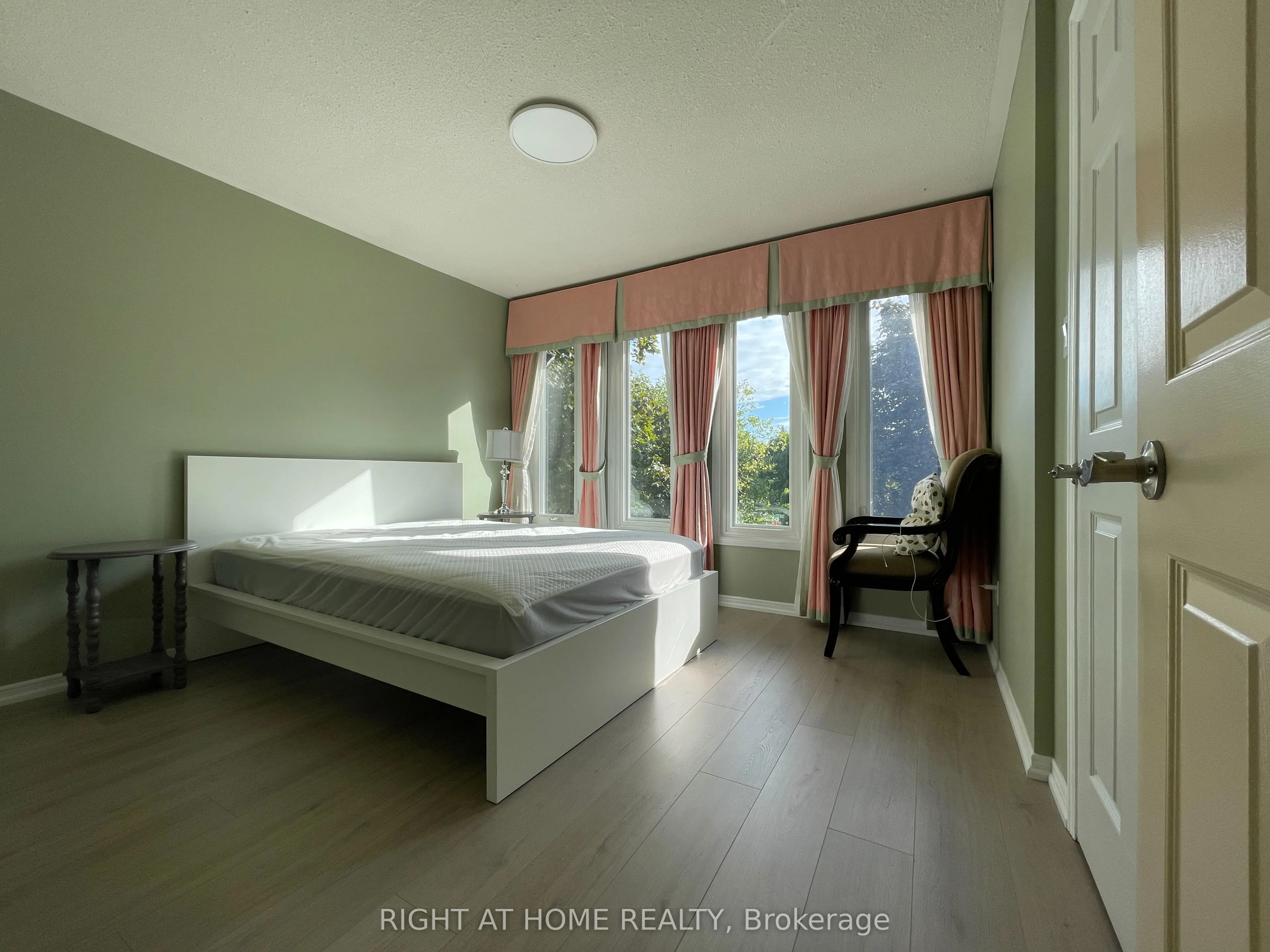 1163 Rosethorne Road, #Upper