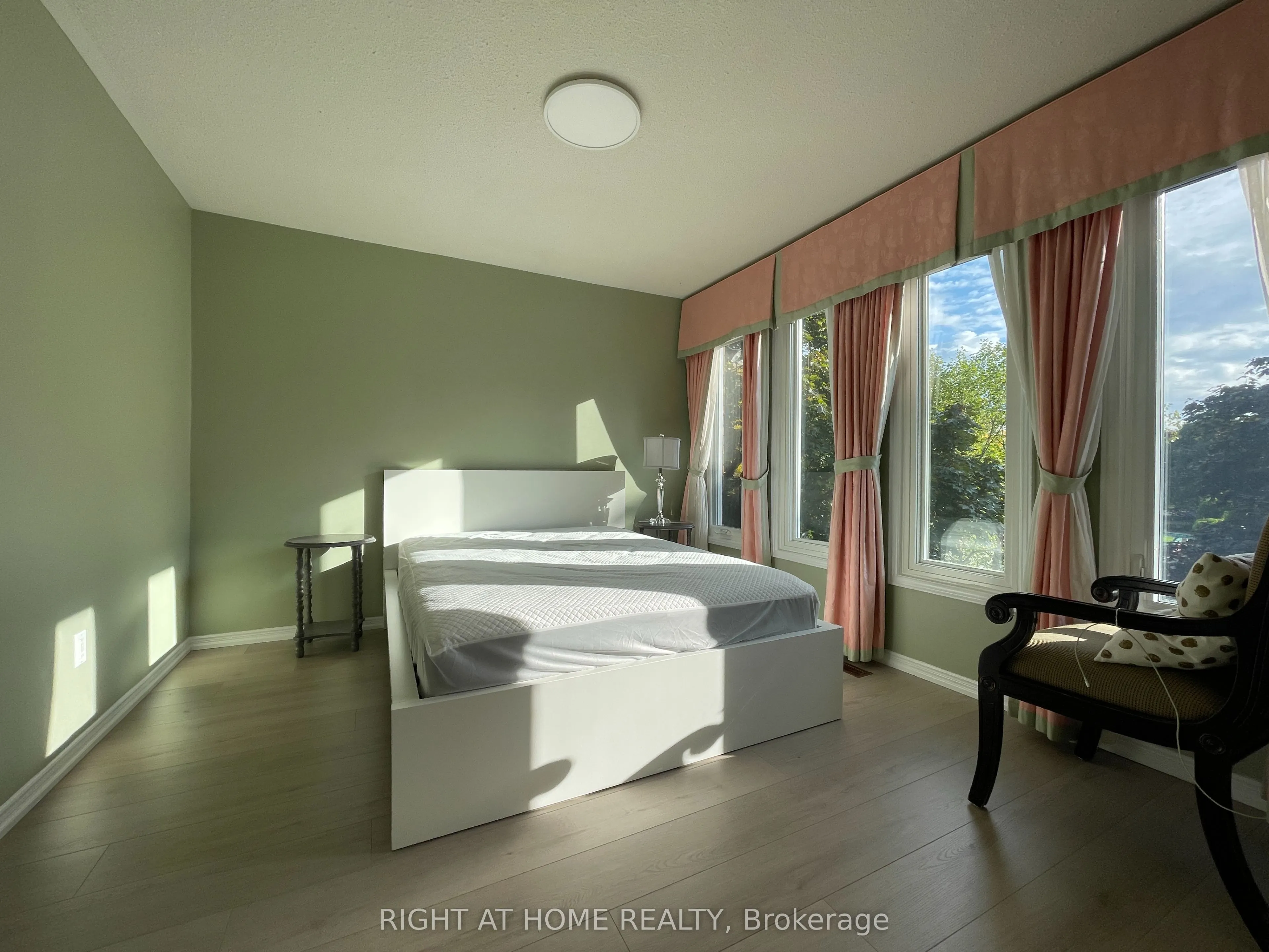 1163 Rosethorne Road, #Upper