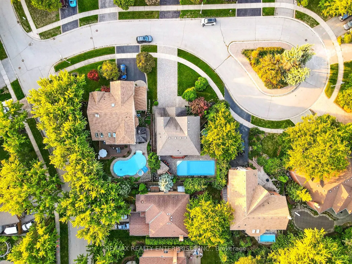 336 Oakridge Court