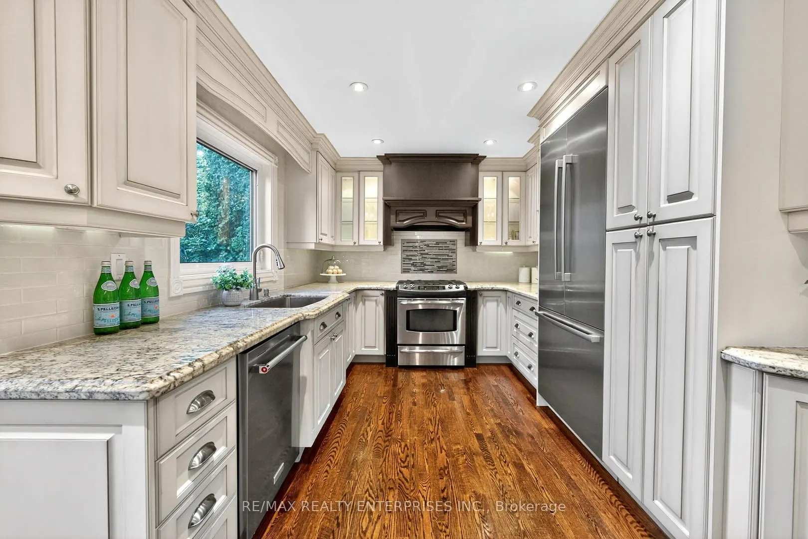 336 Oakridge Court