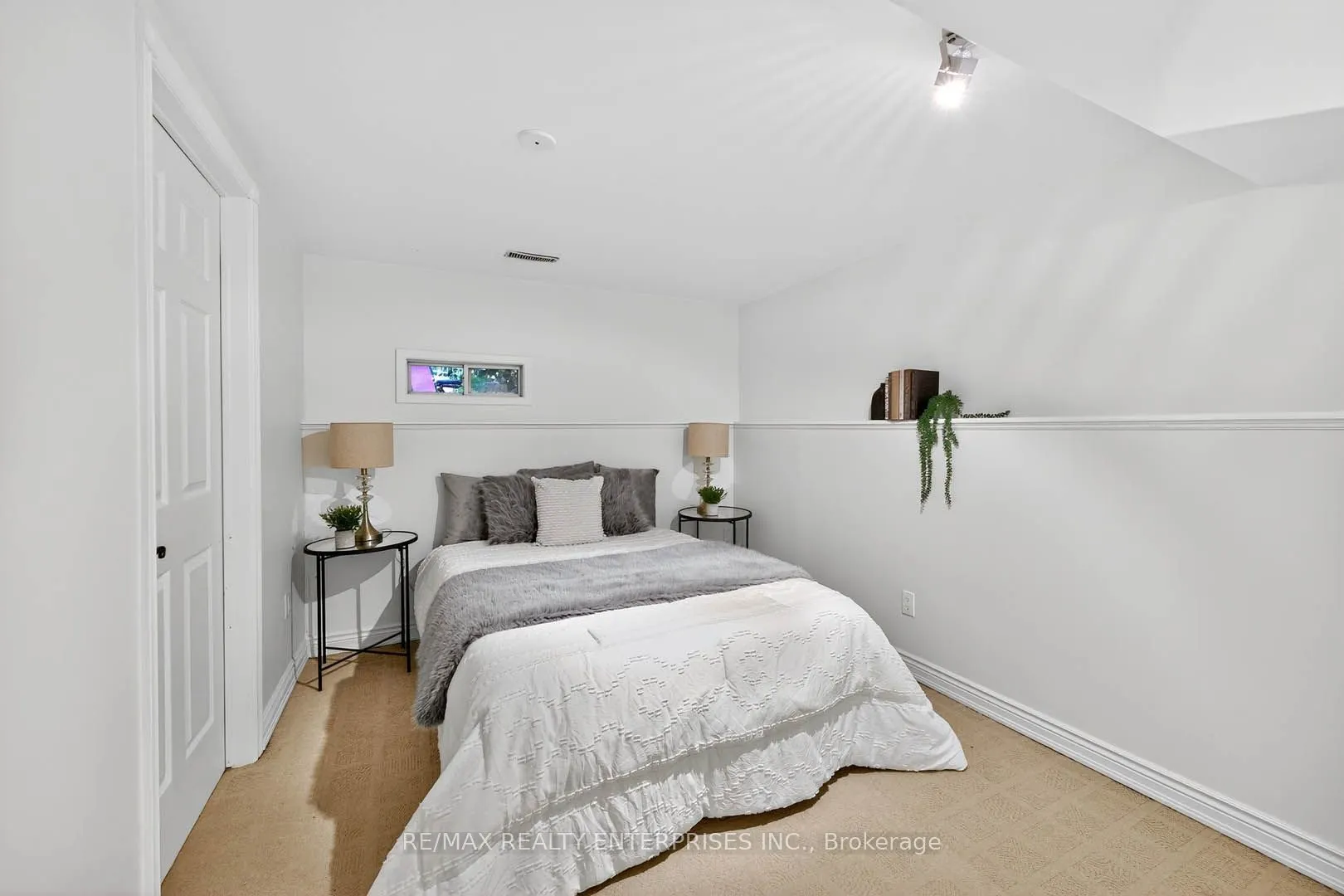 336 Oakridge Court