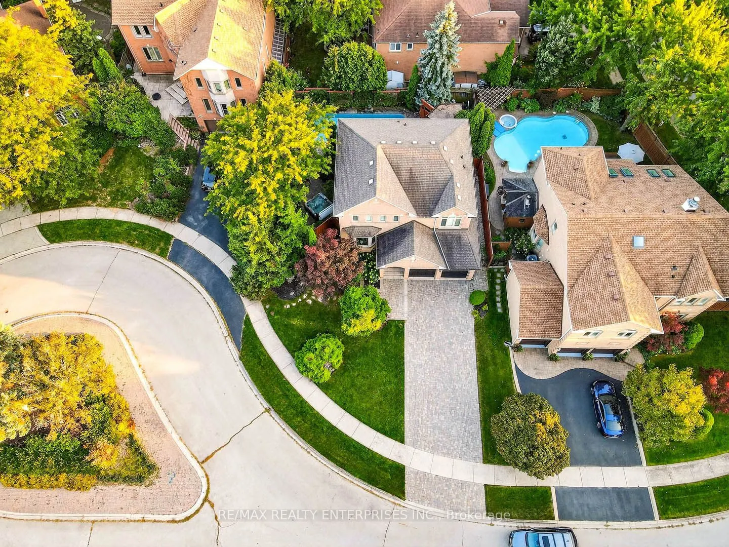 336 Oakridge Court