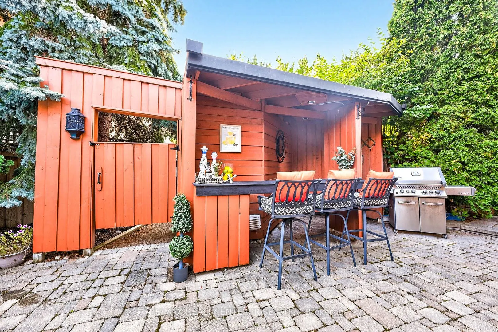 336 Oakridge Court