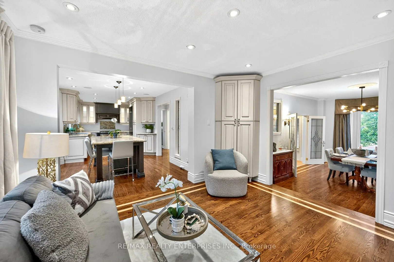 336 Oakridge Court