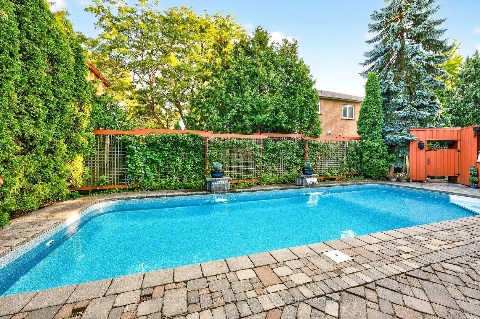 336 Oakridge Court
